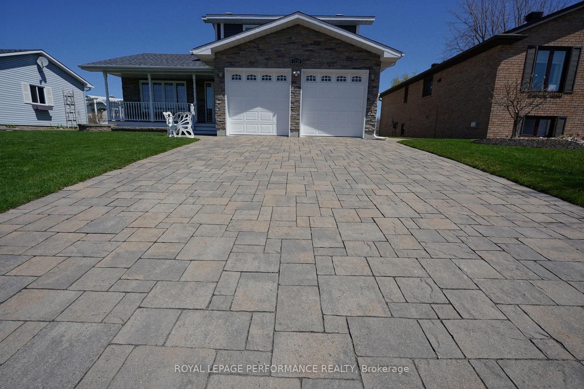 Photo 7 of 1729 MacIntyre Avenue, Cornwall — HOMEH