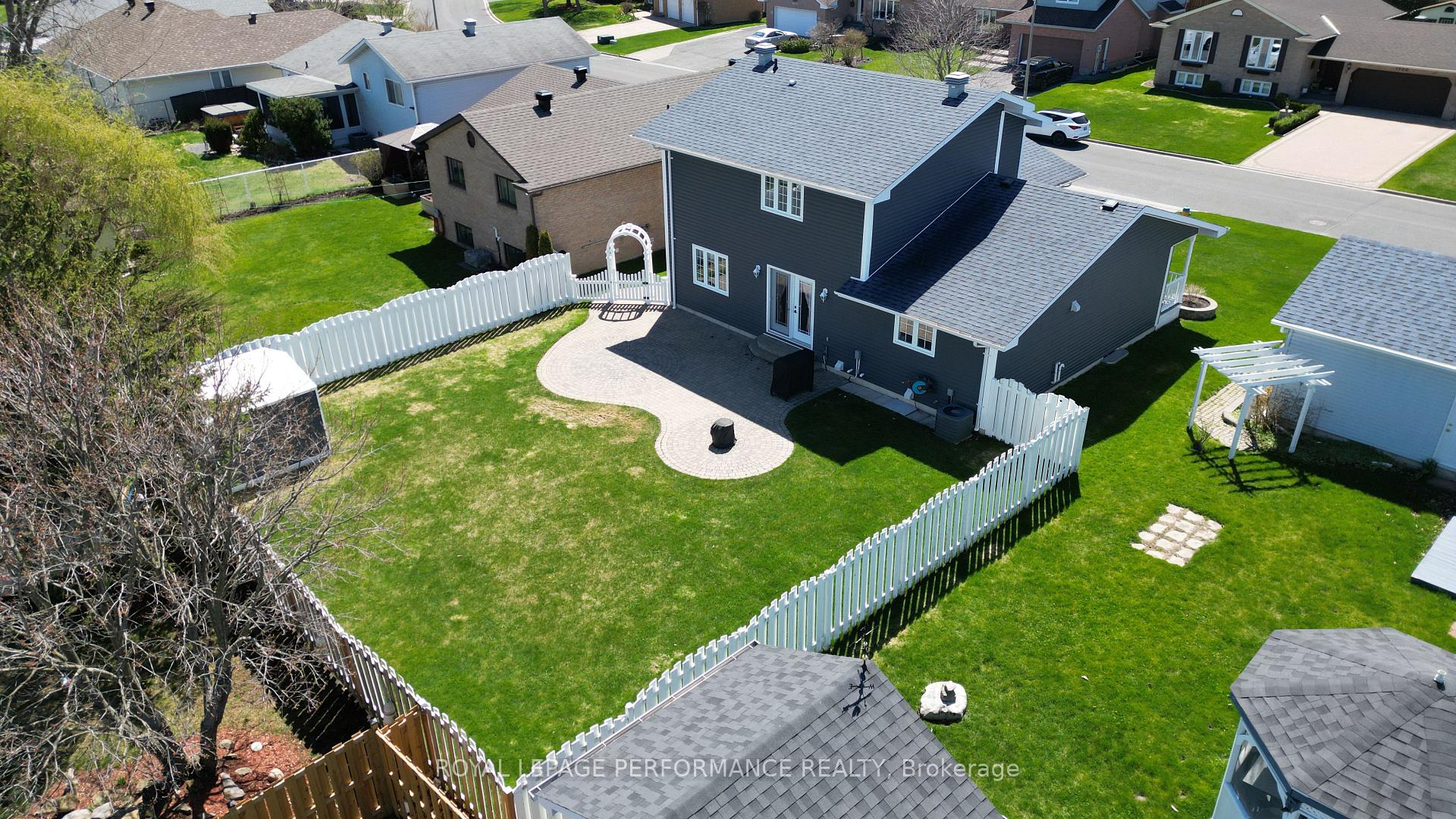 Photo 9 of 1729 MacIntyre Avenue, Cornwall — HOMEH