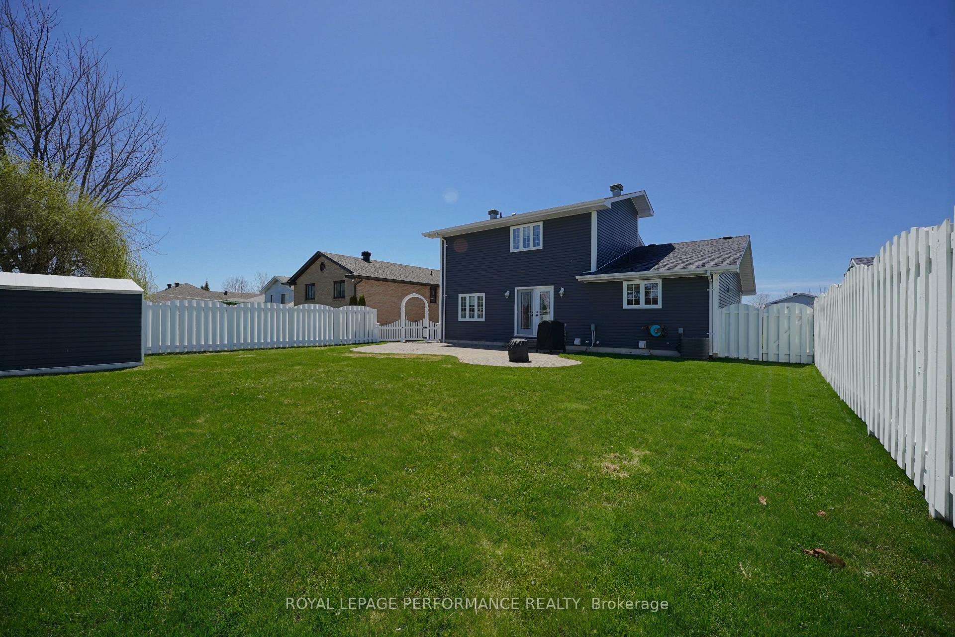 Photo 13 of 1729 MacIntyre Avenue, Cornwall — HOMEH