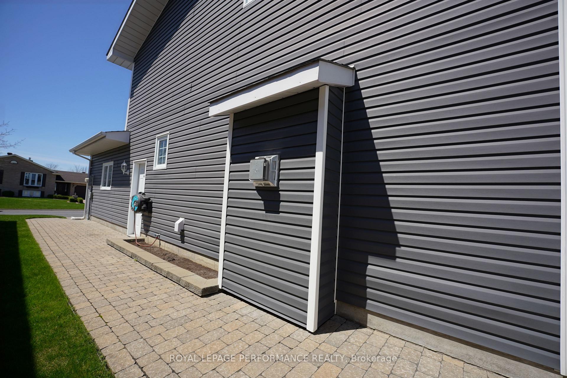 Photo 14 of 1729 MacIntyre Avenue, Cornwall — HOMEH