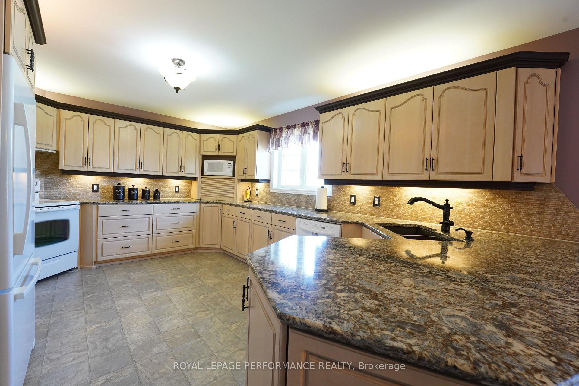 Photo 20 of 1729 MacIntyre Avenue, Cornwall — HOMEH