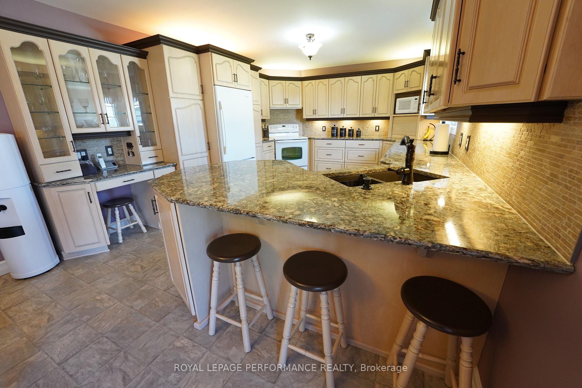 Photo 21 of 1729 MacIntyre Avenue, Cornwall — HOMEH