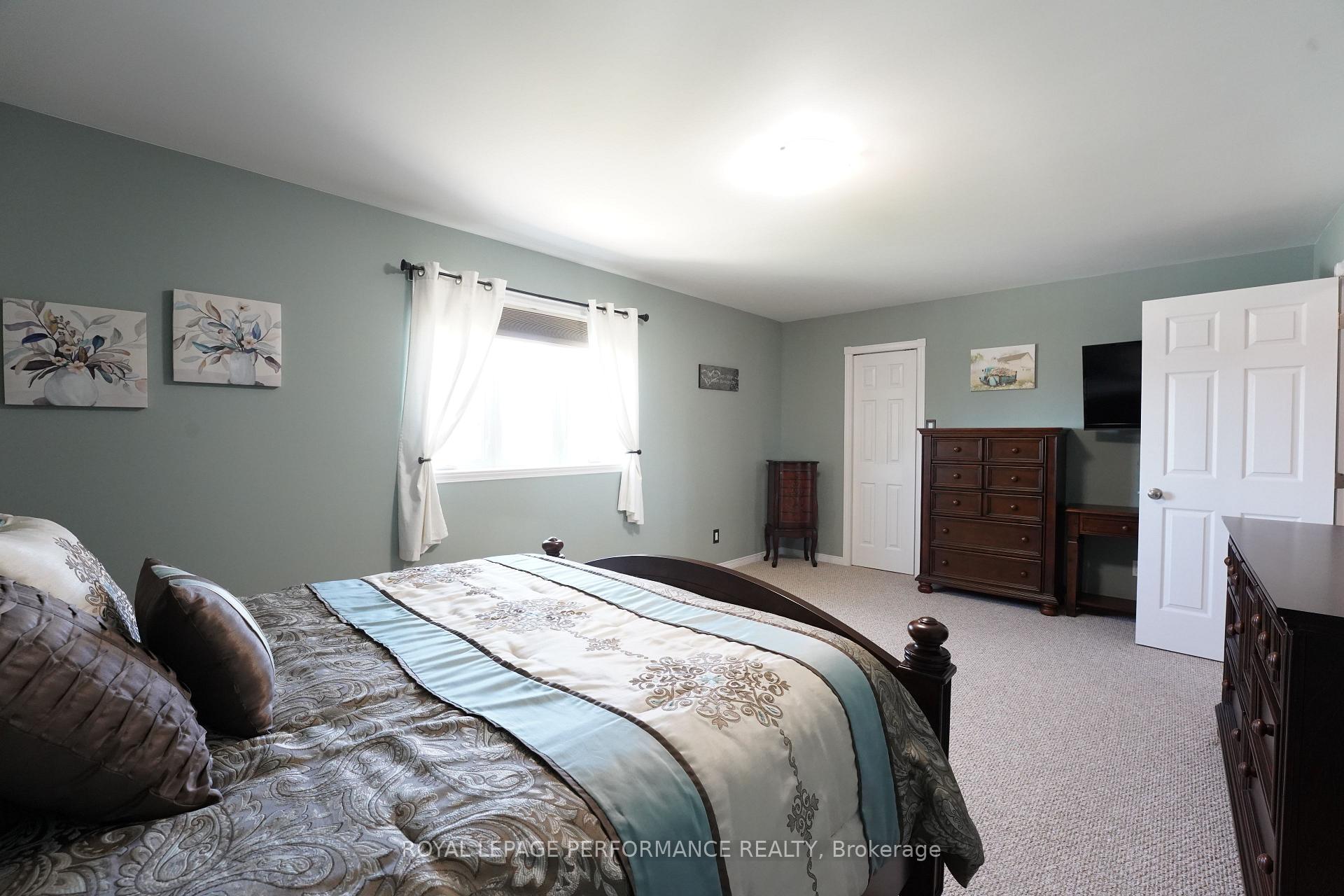 Photo 32 of 1729 MacIntyre Avenue, Cornwall — HOMEH