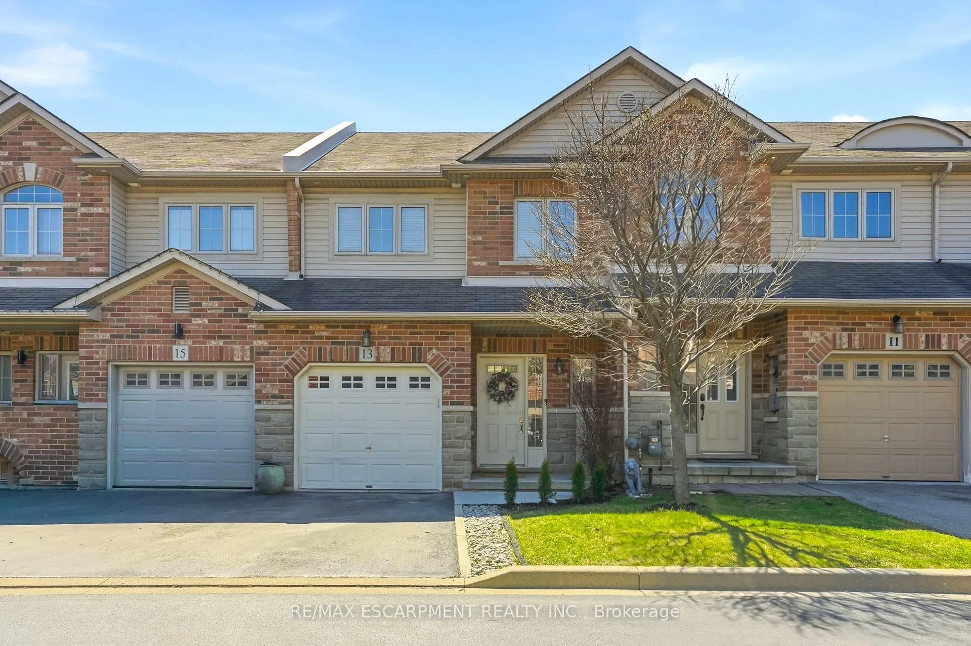 Photo 2 of 13 Marina Point Crescent, Hamilton, Winona Park — HOMEH
