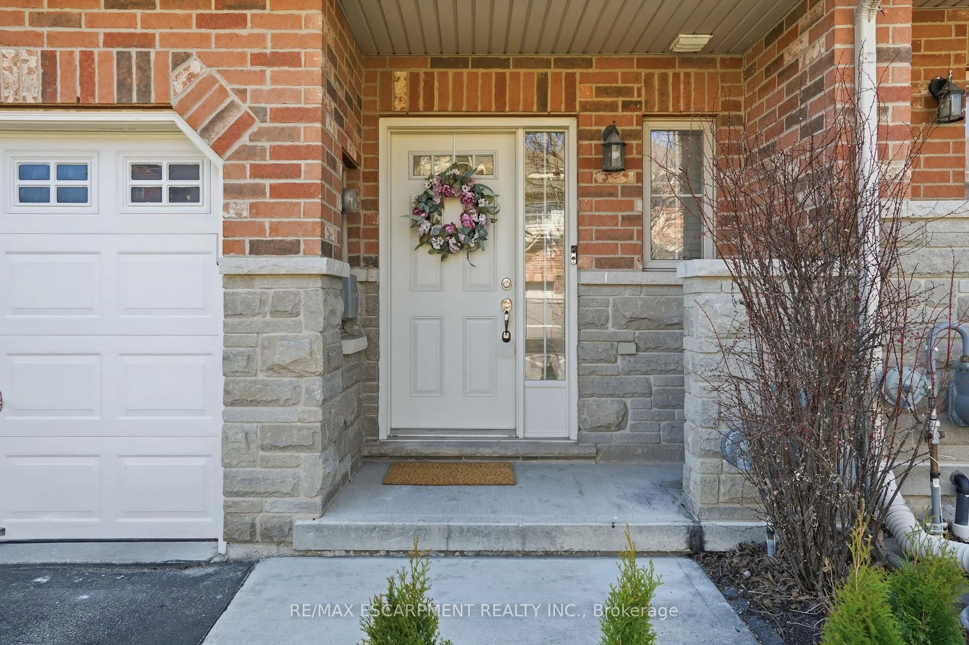 Photo 3 of 13 Marina Point Crescent, Hamilton, Winona Park — HOMEH