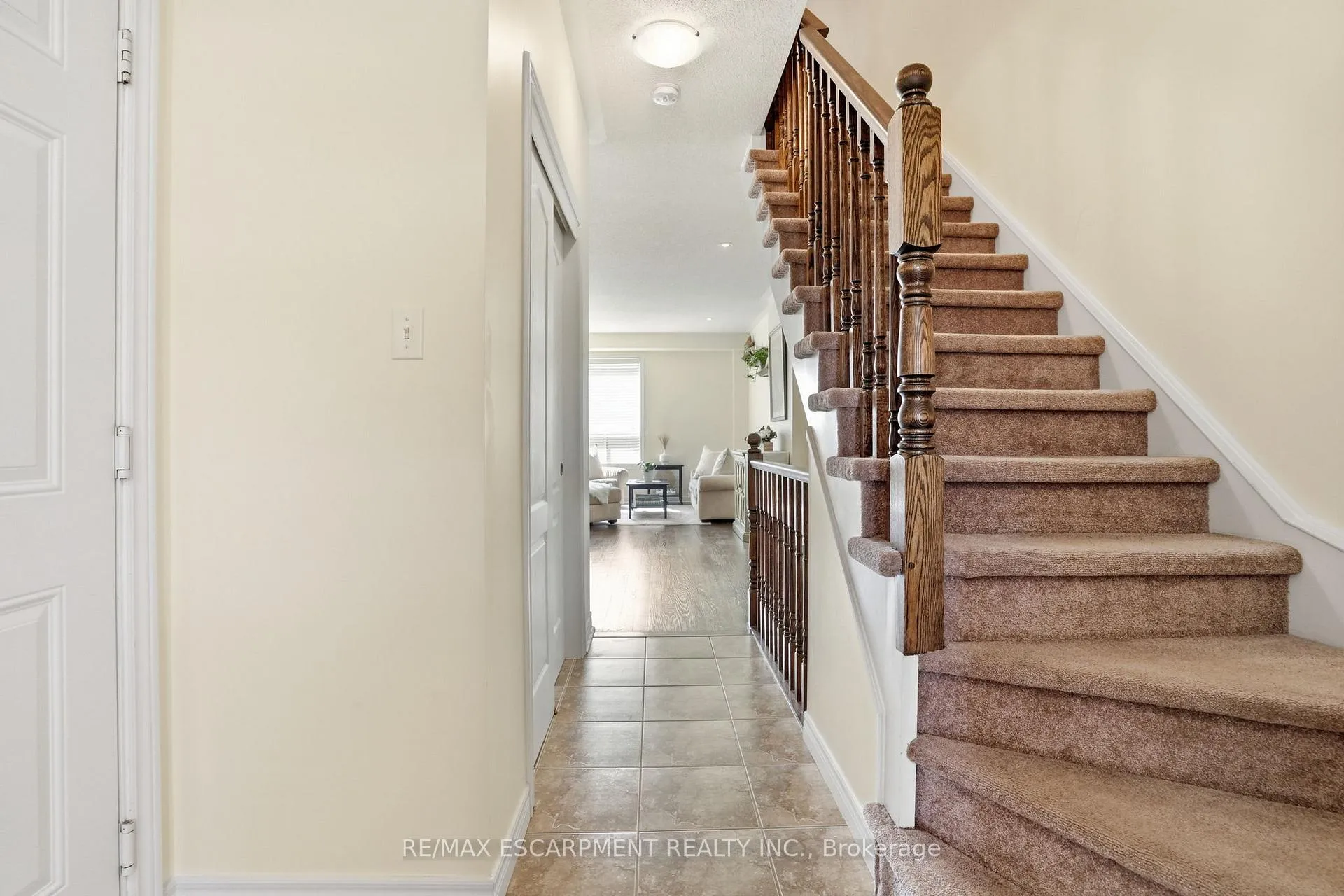 Photo 15 of 13 Marina Point Crescent, Hamilton, Winona Park — HOMEH