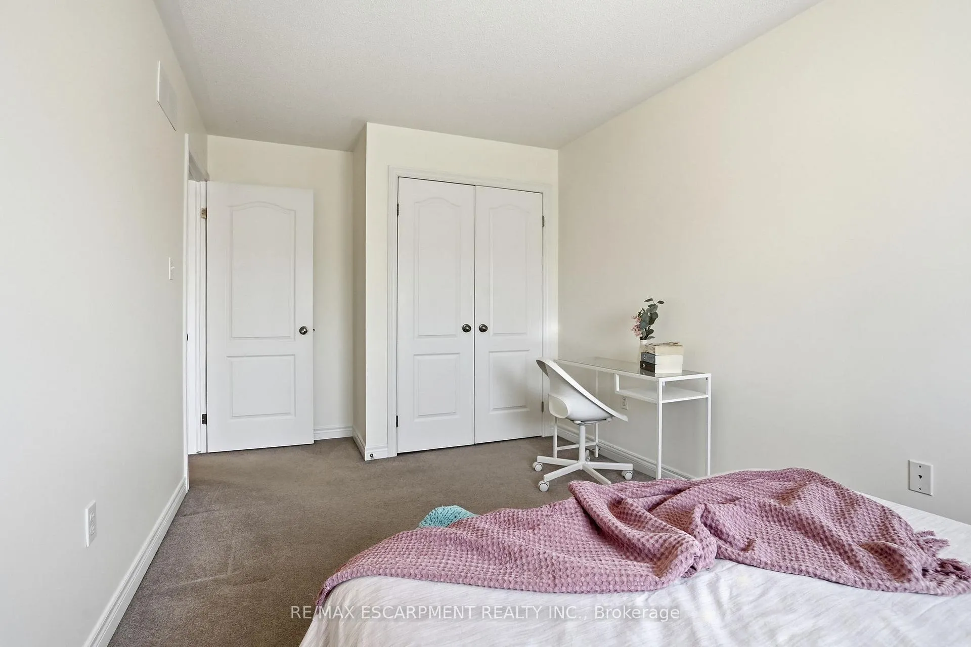 Photo 20 of 13 Marina Point Crescent, Hamilton, Winona Park — HOMEH