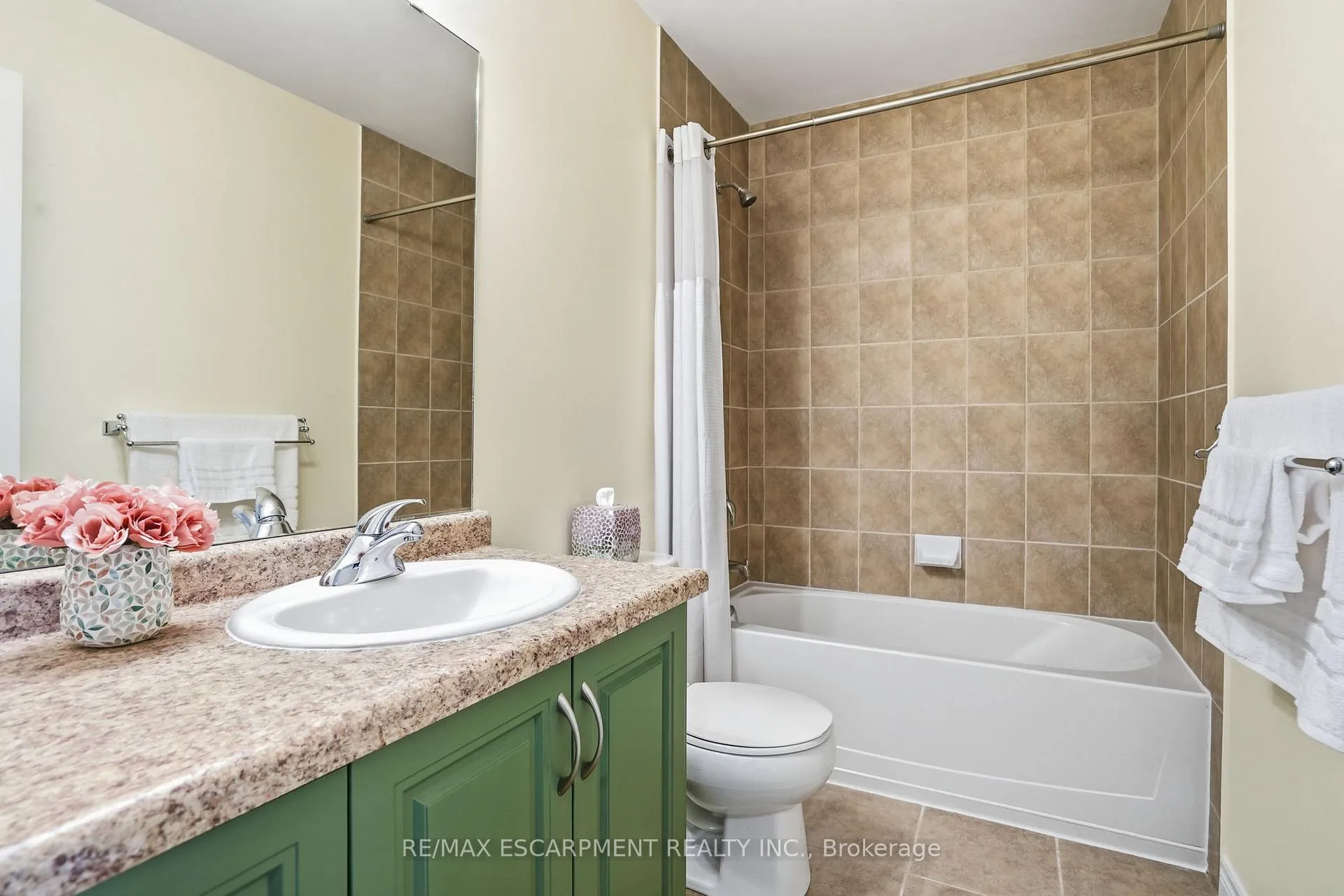 Photo 23 of 13 Marina Point Crescent, Hamilton, Winona Park — HOMEH