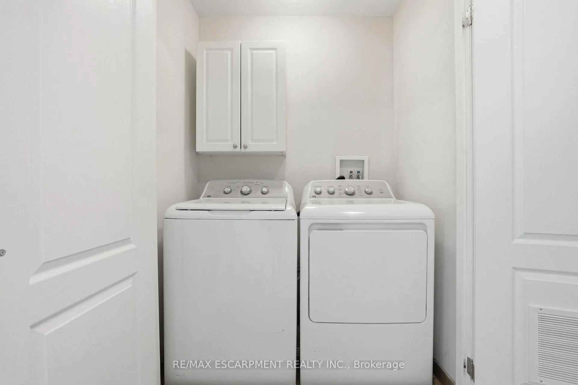 Photo 24 of 13 Marina Point Crescent, Hamilton, Winona Park — HOMEH