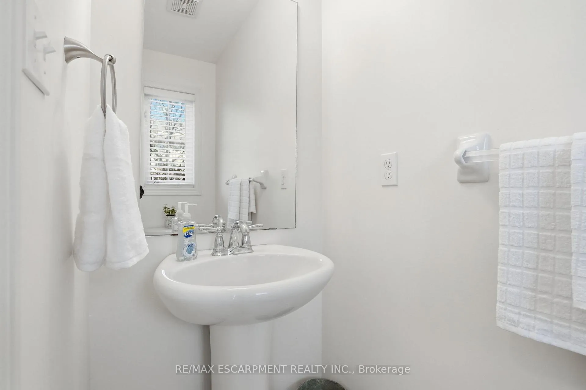 Photo 25 of 13 Marina Point Crescent, Hamilton, Winona Park — HOMEH