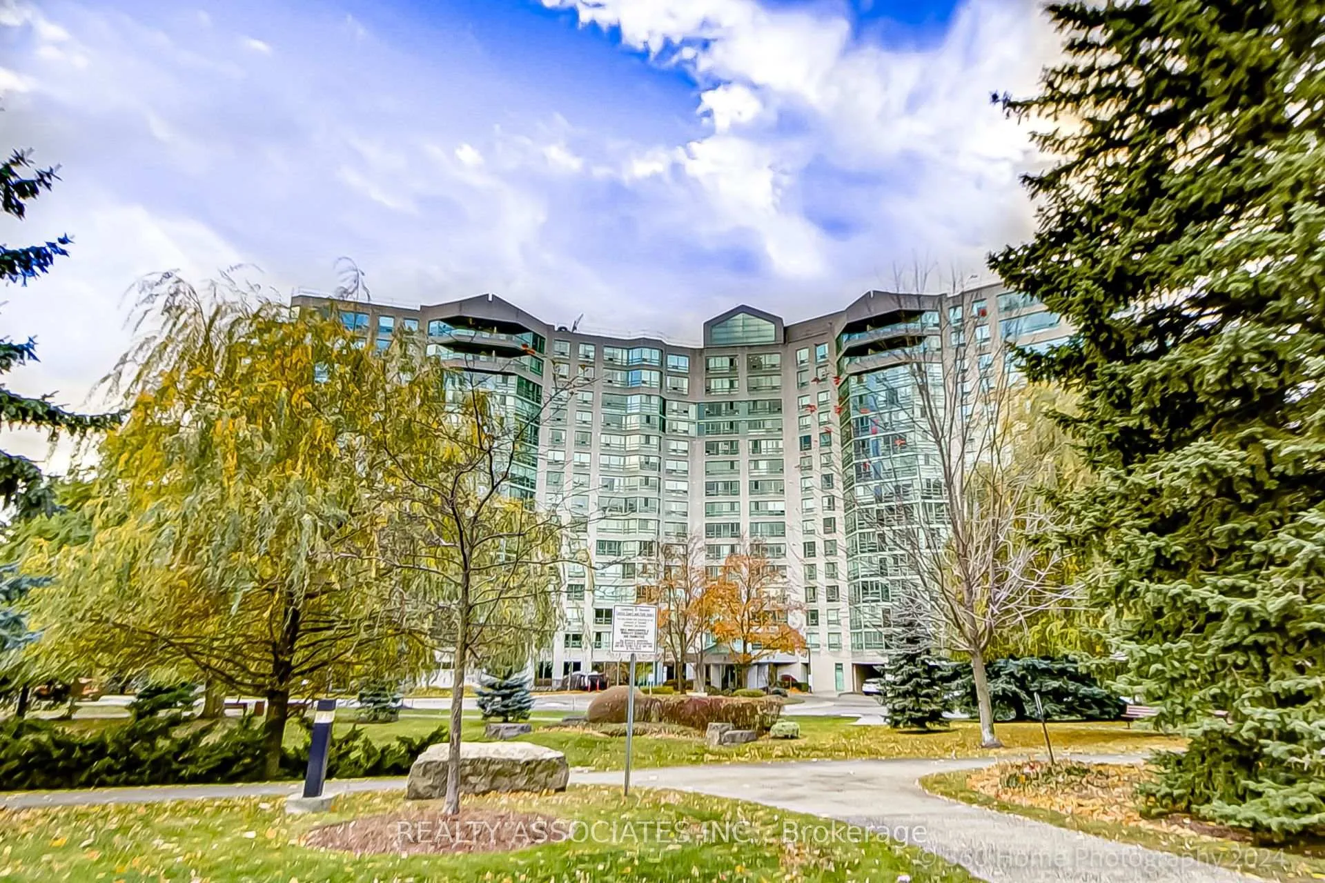 Photo 1 of Unit 1011, 7805 Bayview Avenue, Markham, Aileen-Willowbrook — HOMEH
