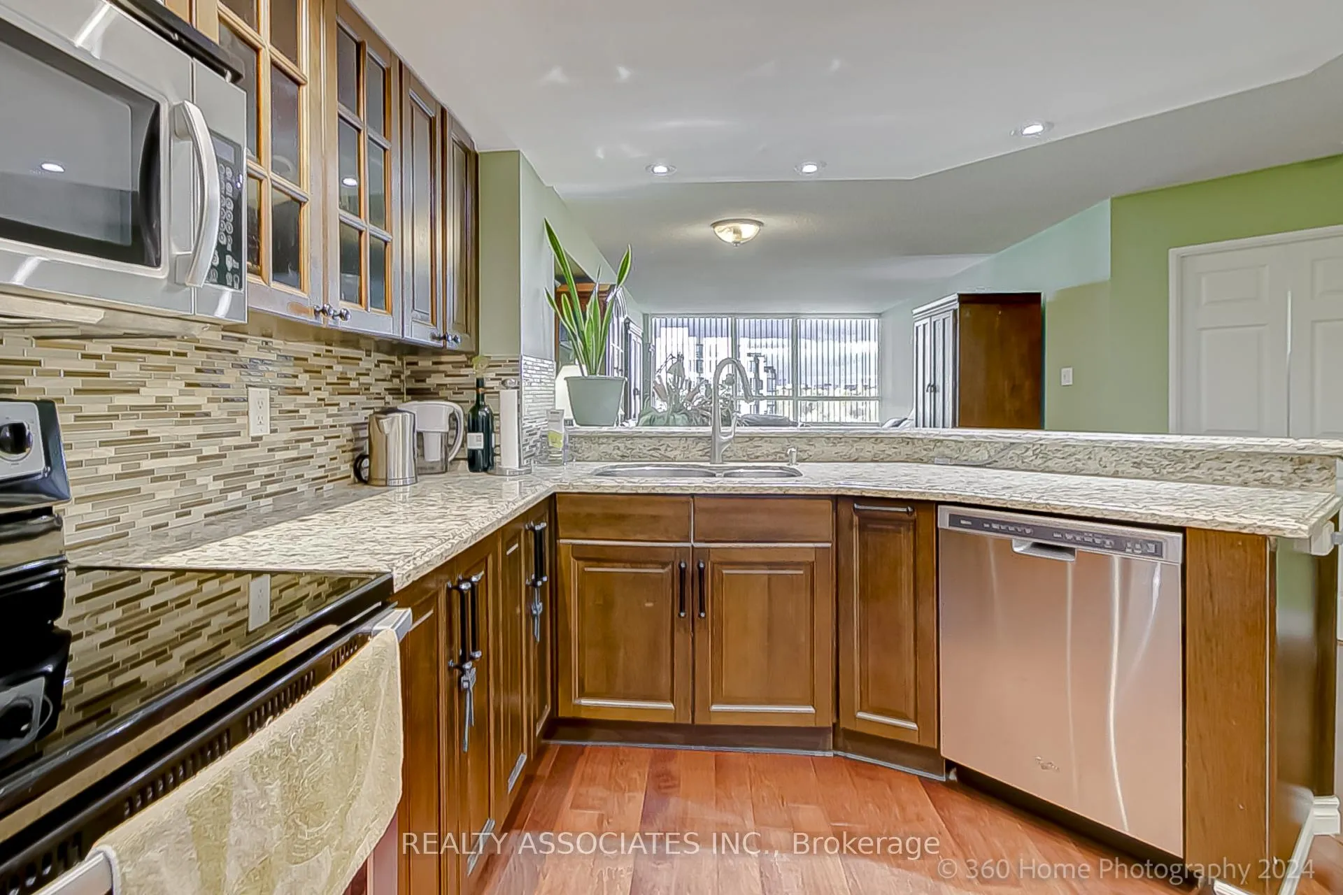 Photo 2 of Unit 1011, 7805 Bayview Avenue, Markham, Aileen-Willowbrook — HOMEH