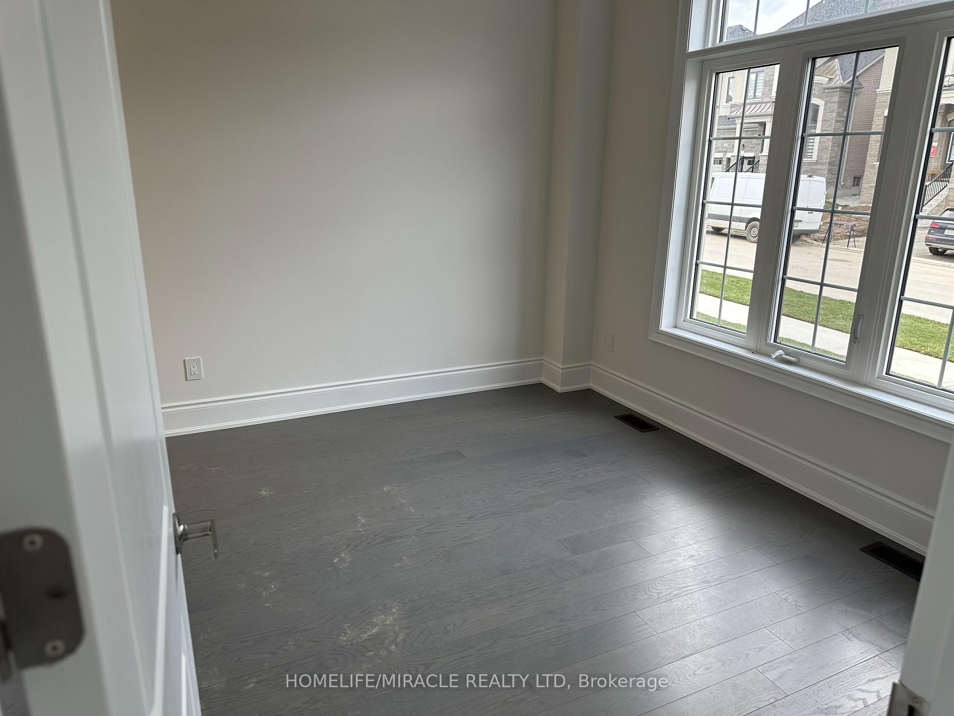 Photo 5 of 92 James Walker Avenue, Caledon, Caledon East — HOMEH