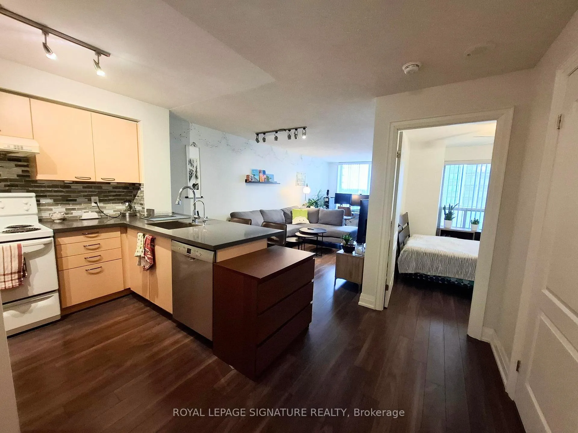 Photo 3 of Unit 610, 62 Suncrest Boulevard, Markham, Commerce Valley — HOMEH