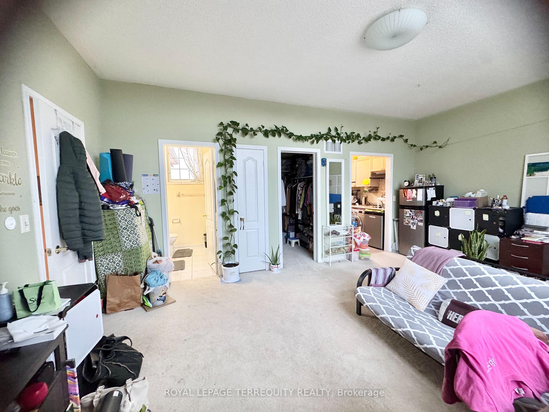 Photo 3 of 2 Binnery Drive, Brampton, Vales of Castlemore — HOMEH