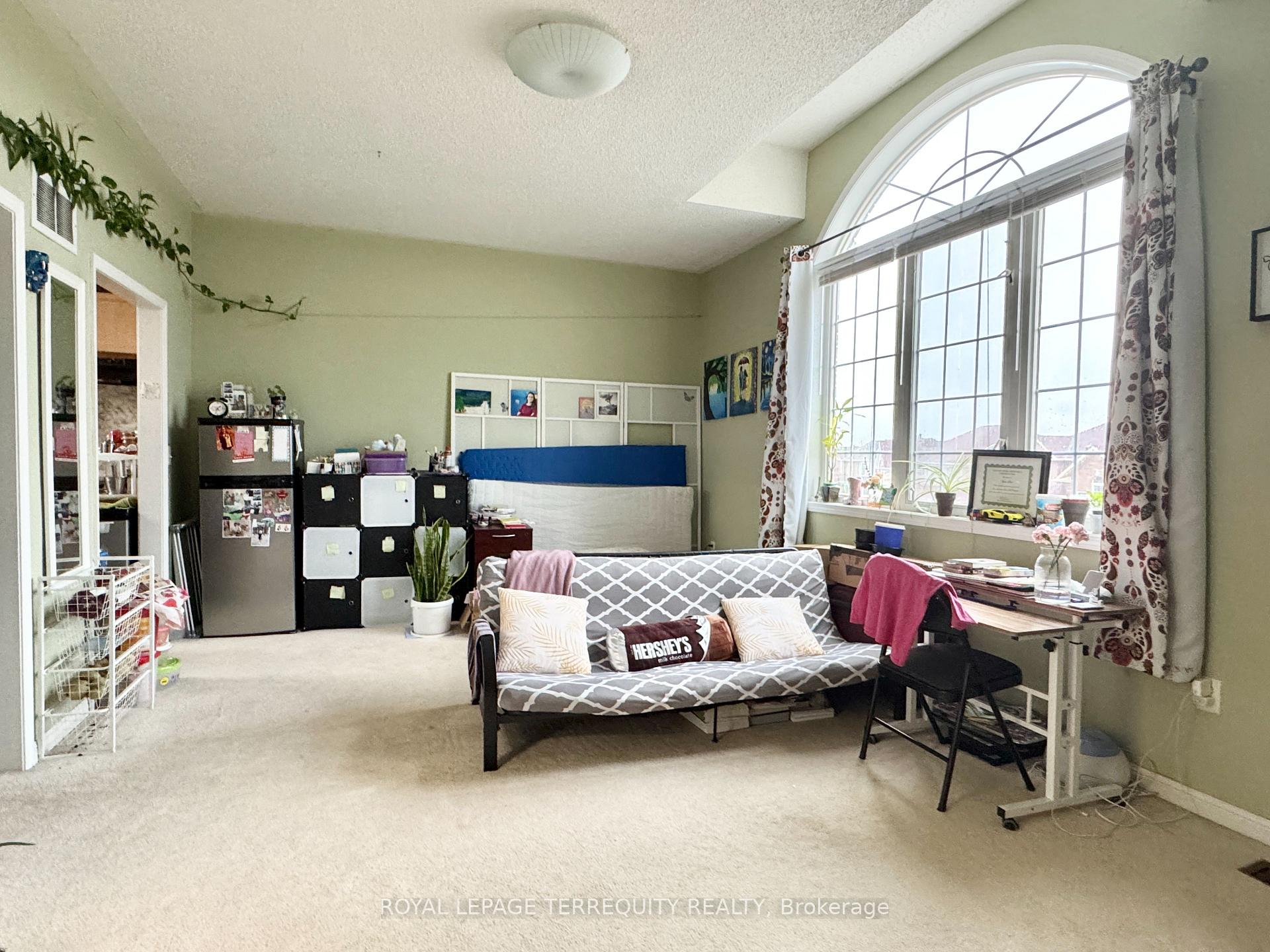 Photo 4 of 2 Binnery Drive, Brampton, Vales of Castlemore — HOMEH