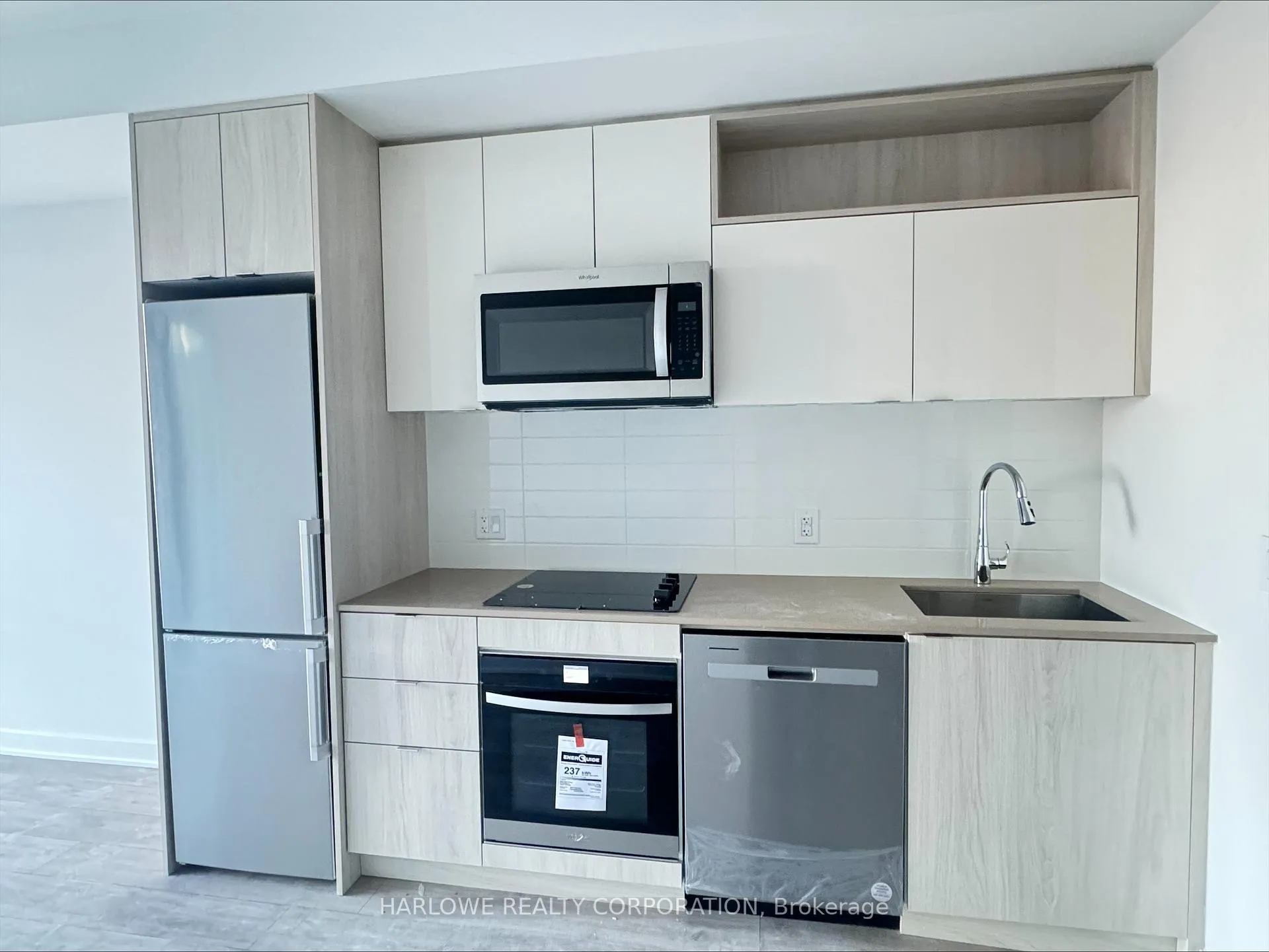 Front of Unit 808 E, 70 Princess Street E