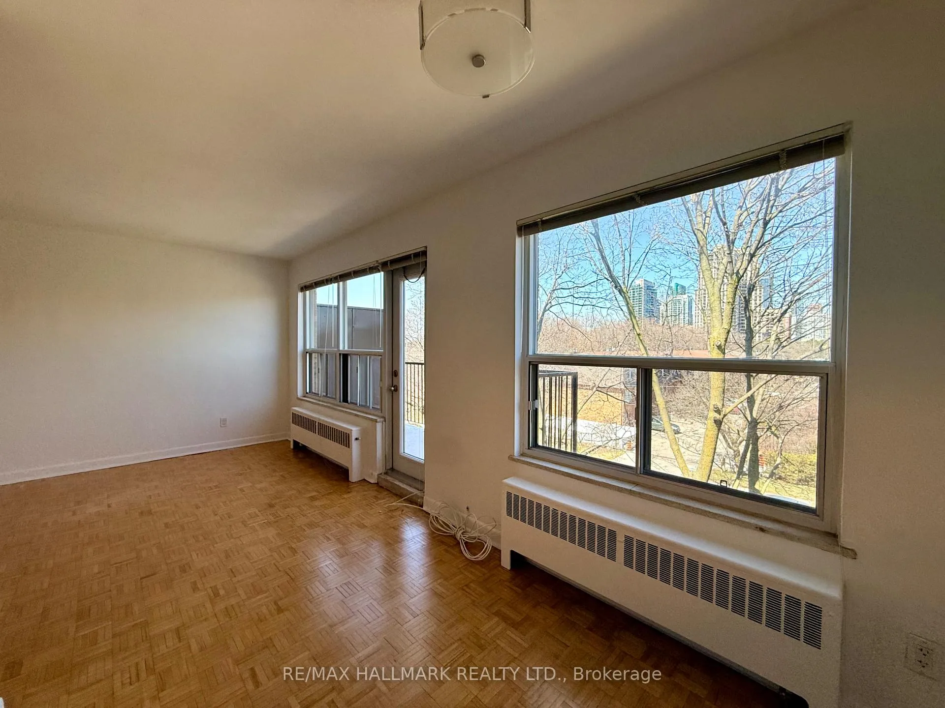 Photo 4 of Unit 408, 30 Upper Canada Drive, North York, St. Andrew-Windfields — HOMEH
