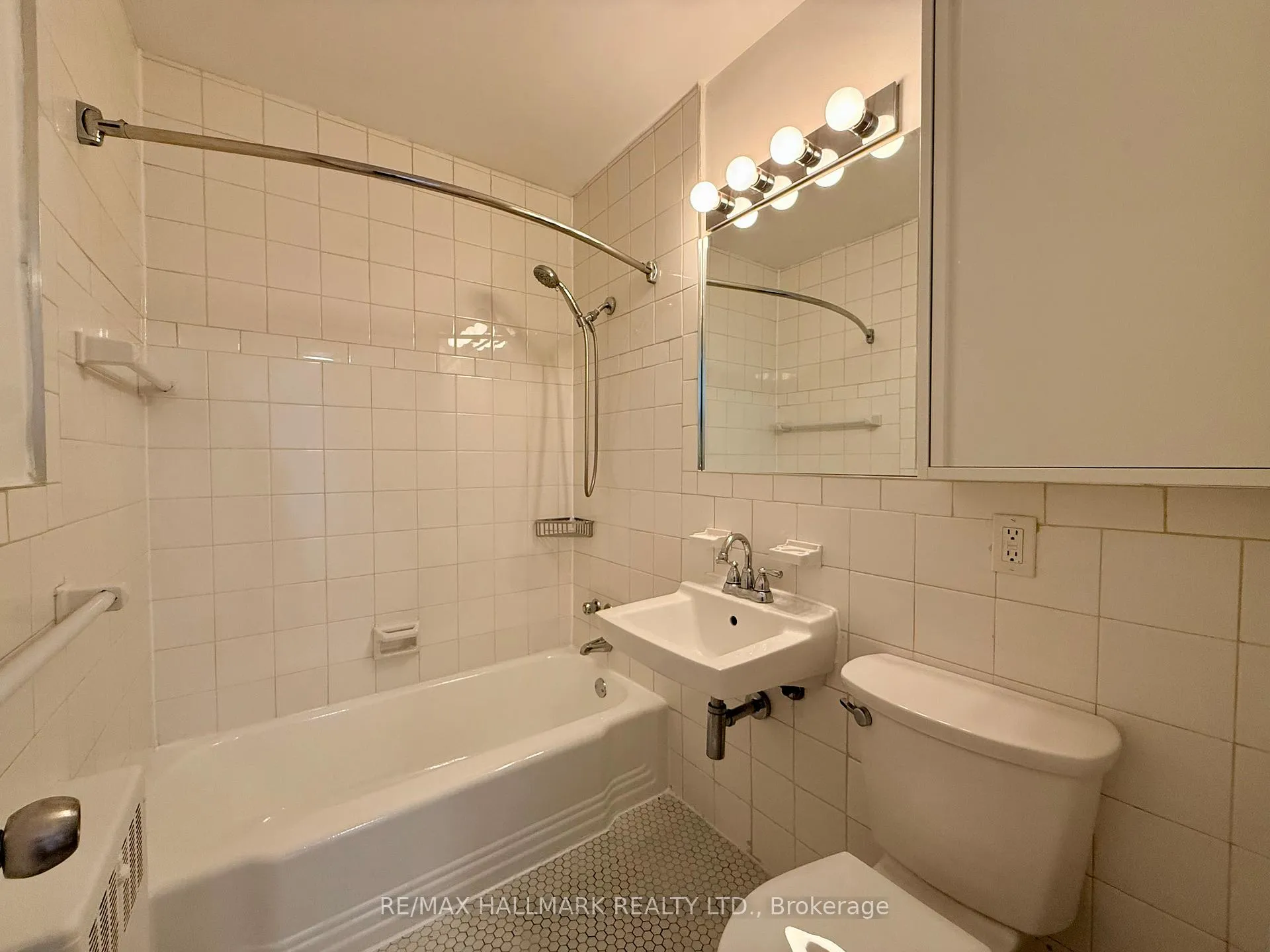 Photo 6 of Unit 408, 30 Upper Canada Drive, North York, St. Andrew-Windfields — HOMEH