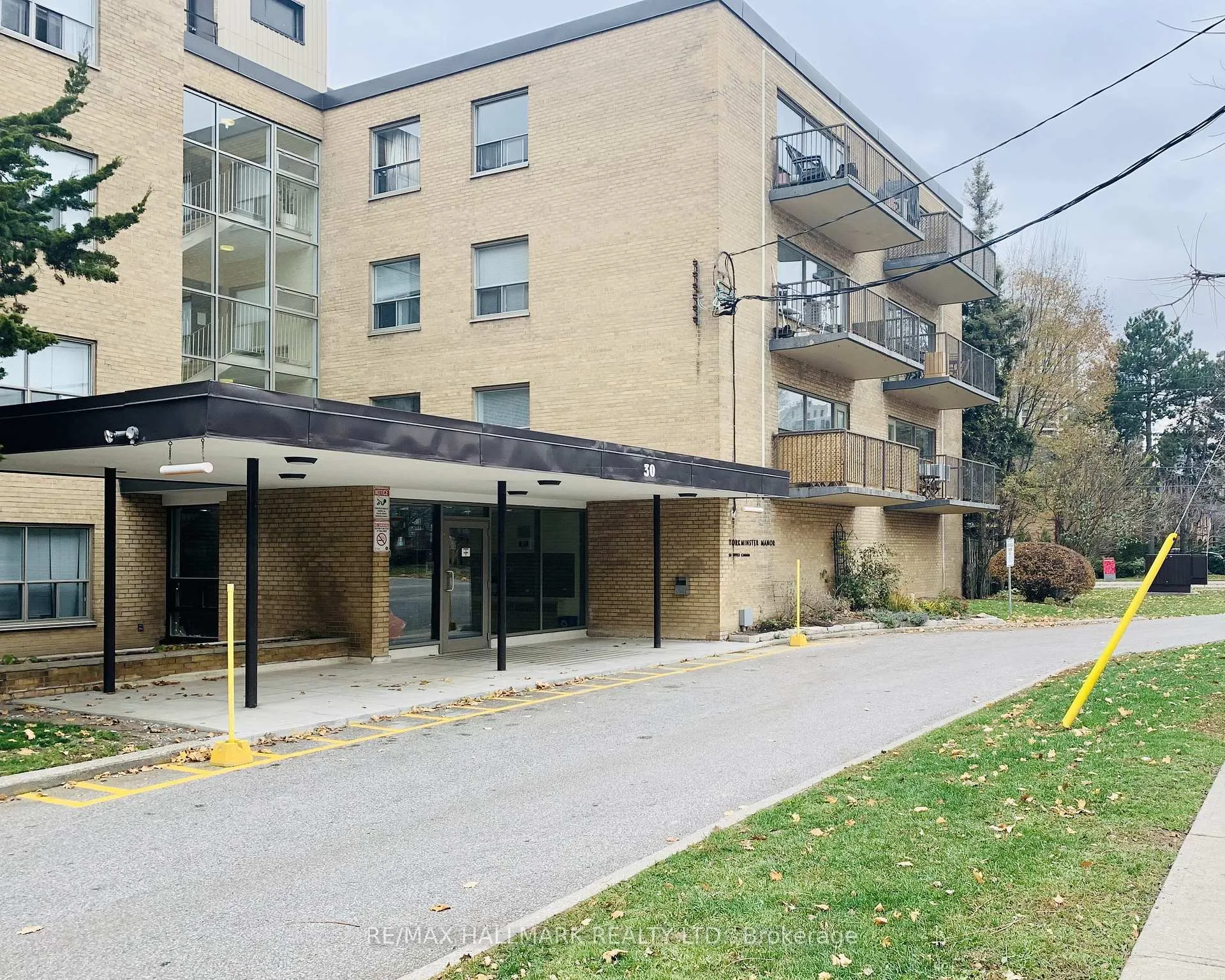 Photo 10 of Unit 408, 30 Upper Canada Drive, North York, St. Andrew-Windfields — HOMEH