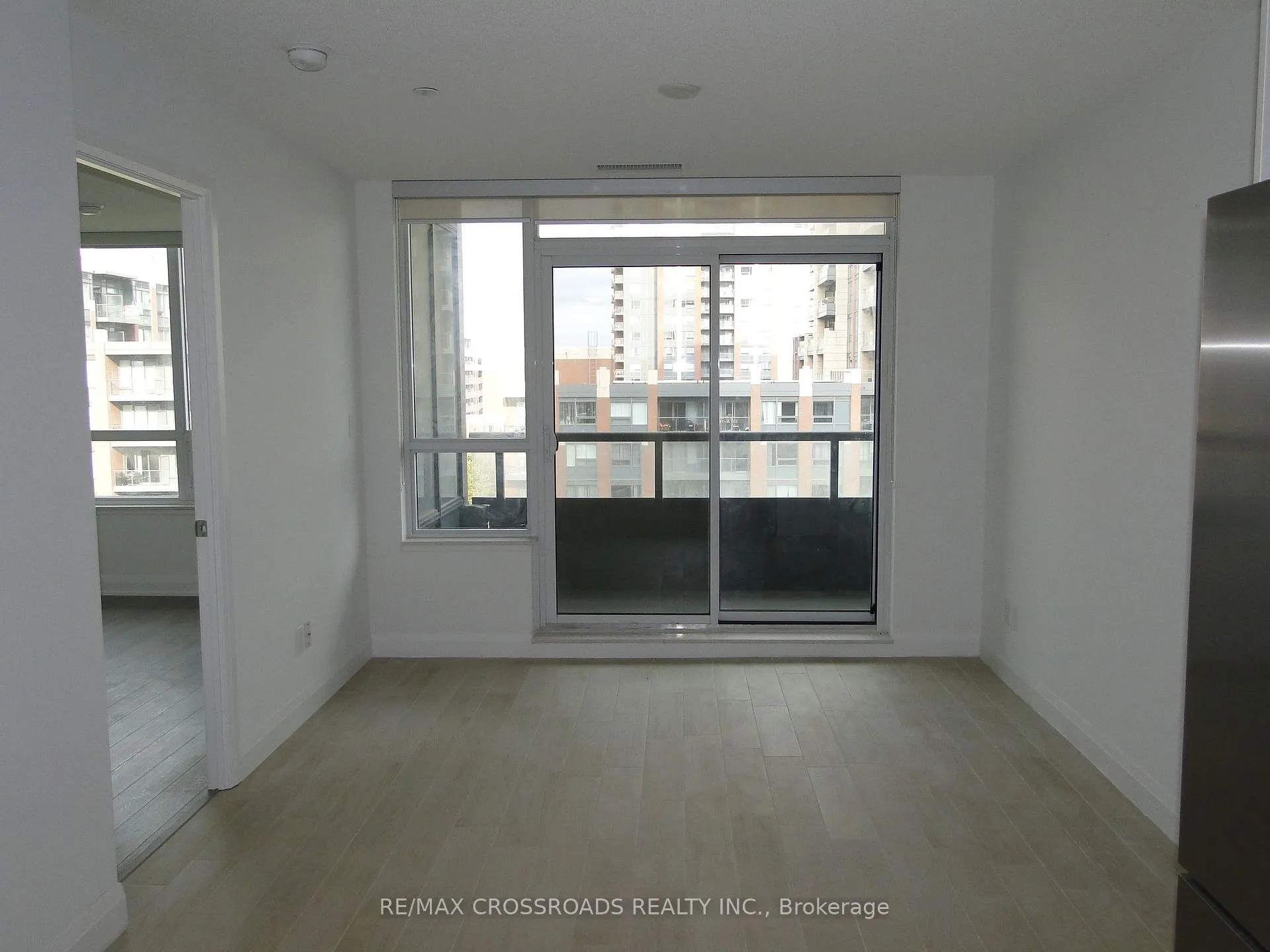 Photo 4 of Unit 707, 15 Water Walk Drive, Markham, Unionville — HOMEH
