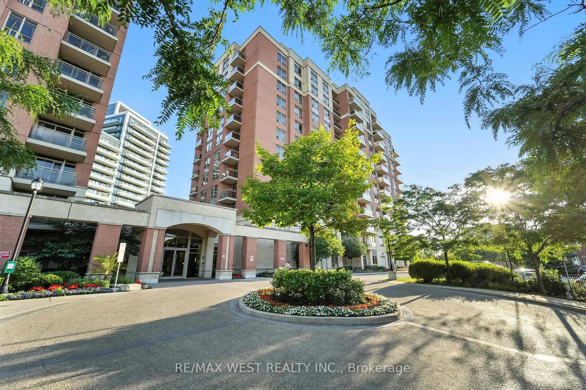 Front of Unit PH2, 75 King William Crescent