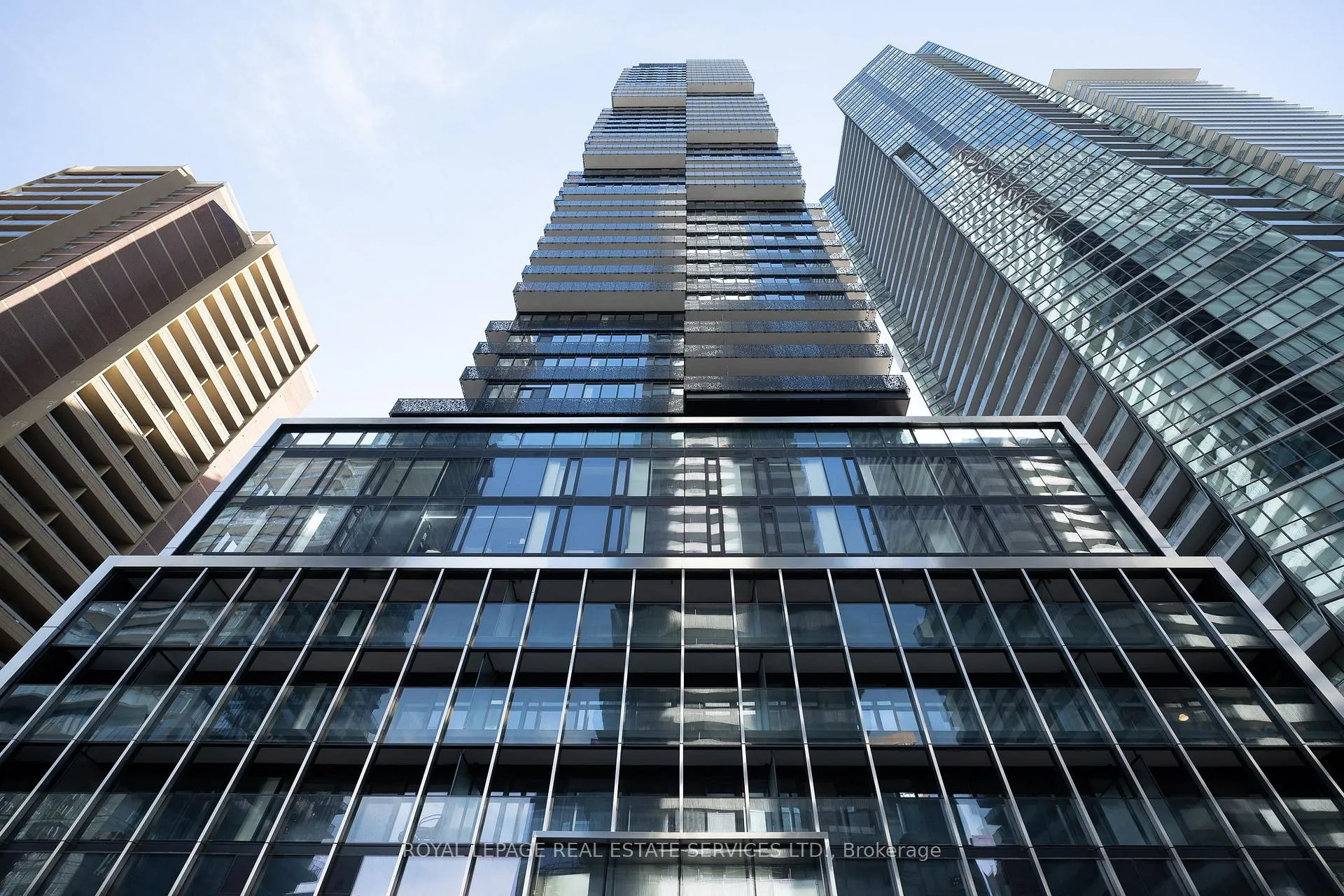 Front of Unit 4306, 55 Charles Street E