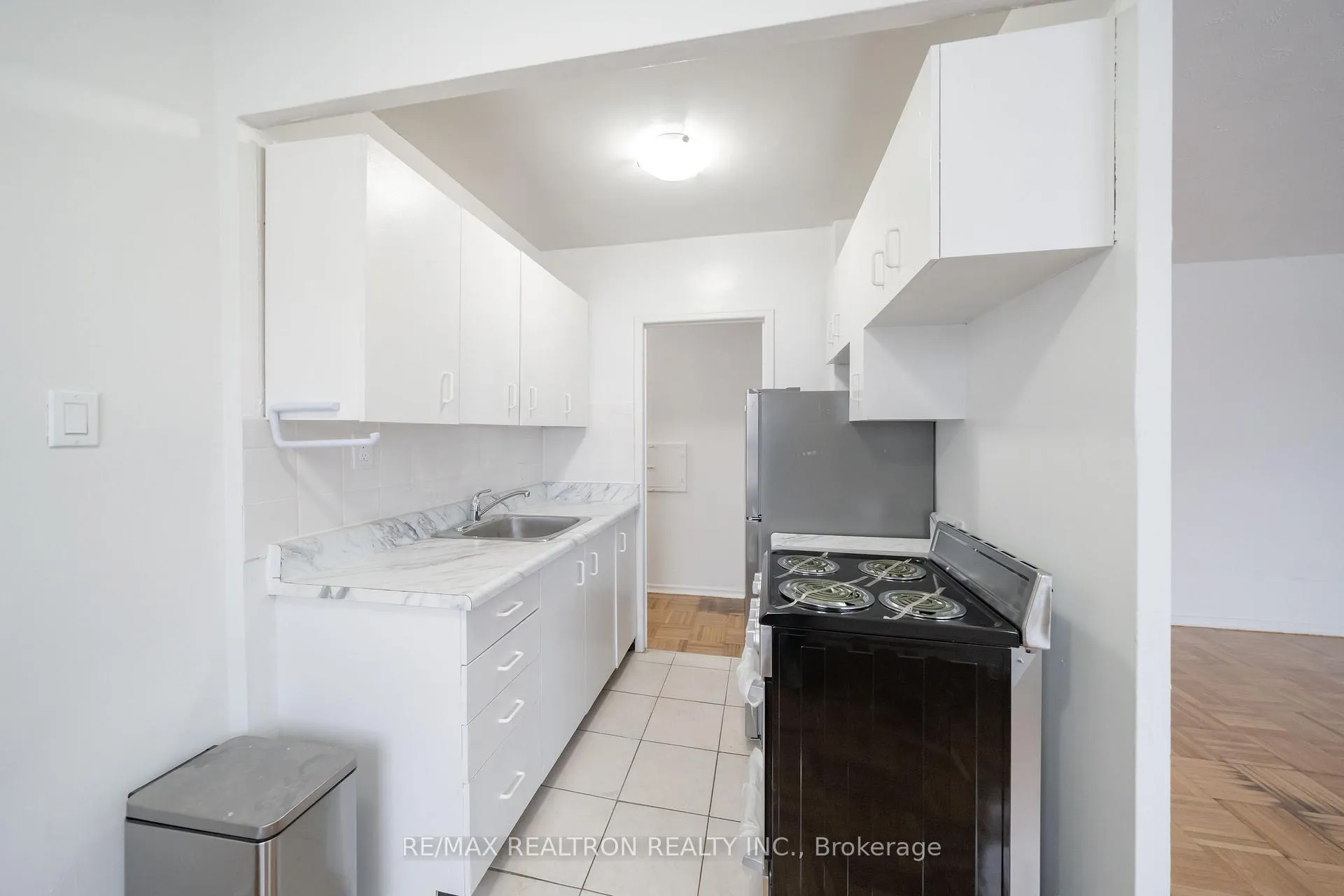 Photo 6 of Unit 307, 156 Kingston Road, Toronto, Woodbine Corridor — HOMEH