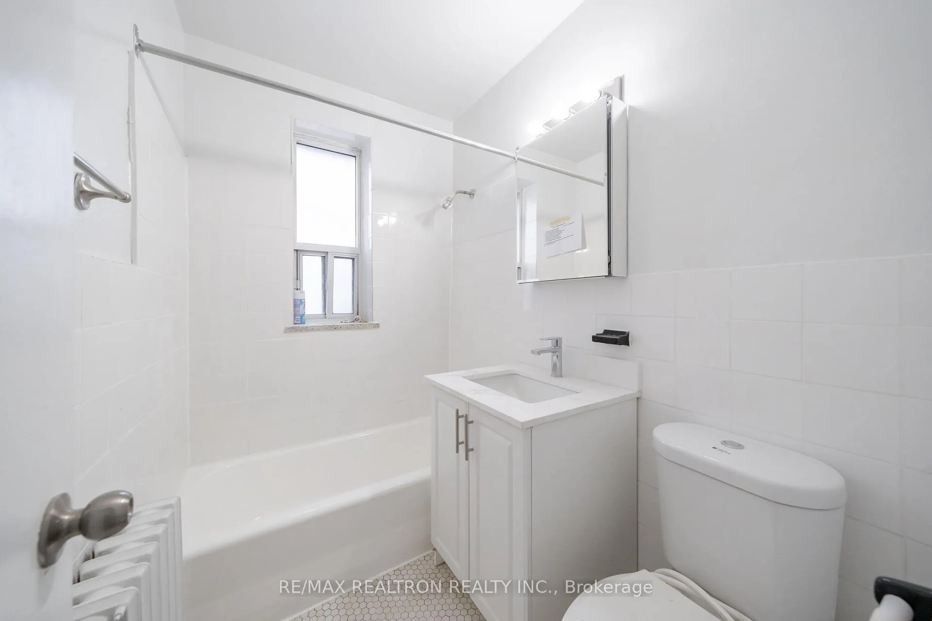 Photo 8 of Unit 307, 156 Kingston Road, Toronto, Woodbine Corridor — HOMEH