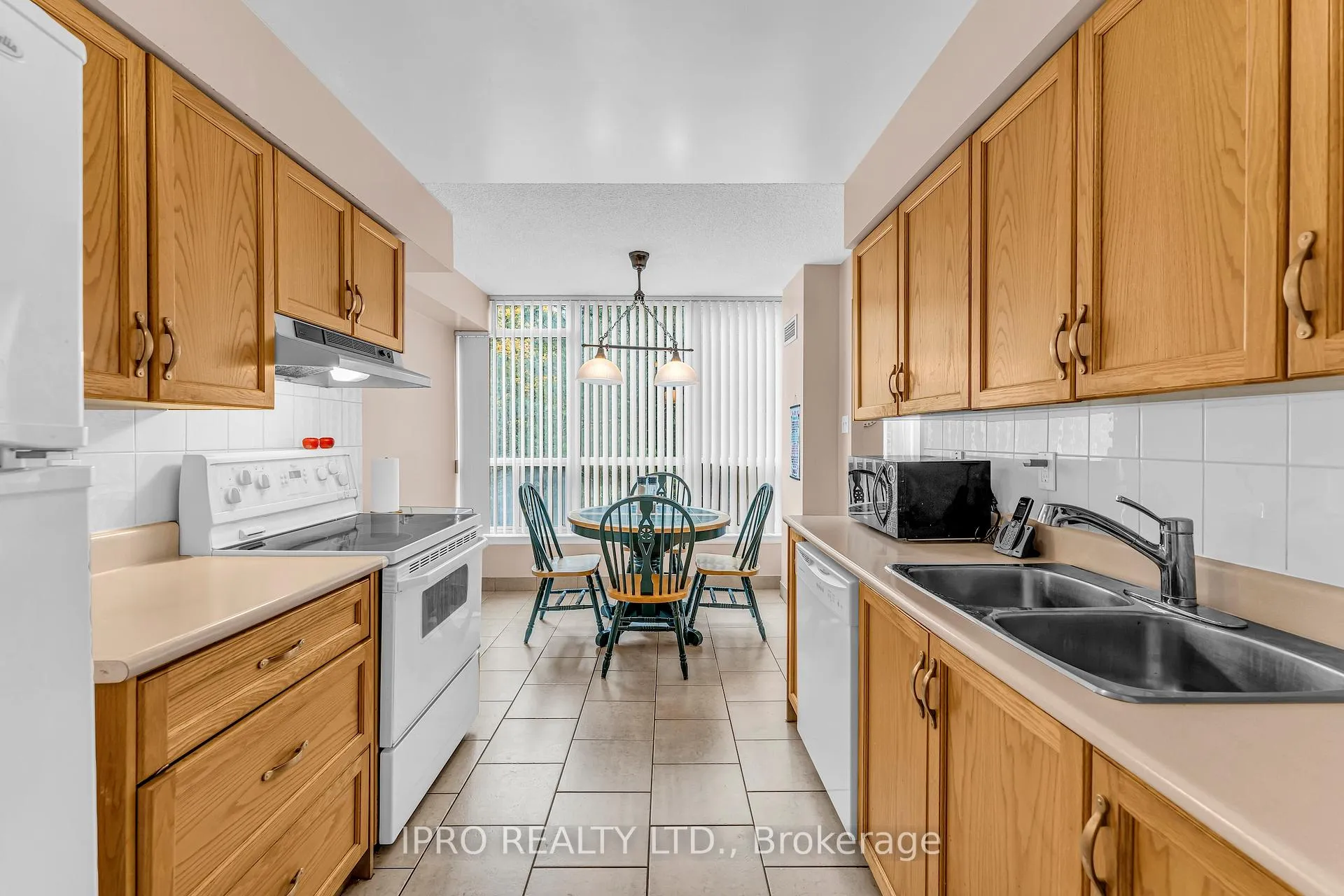 Photo 3 of Unit 213, 12 Laurelcrest Street, Brampton, Queen Street Corridor — HOMEH