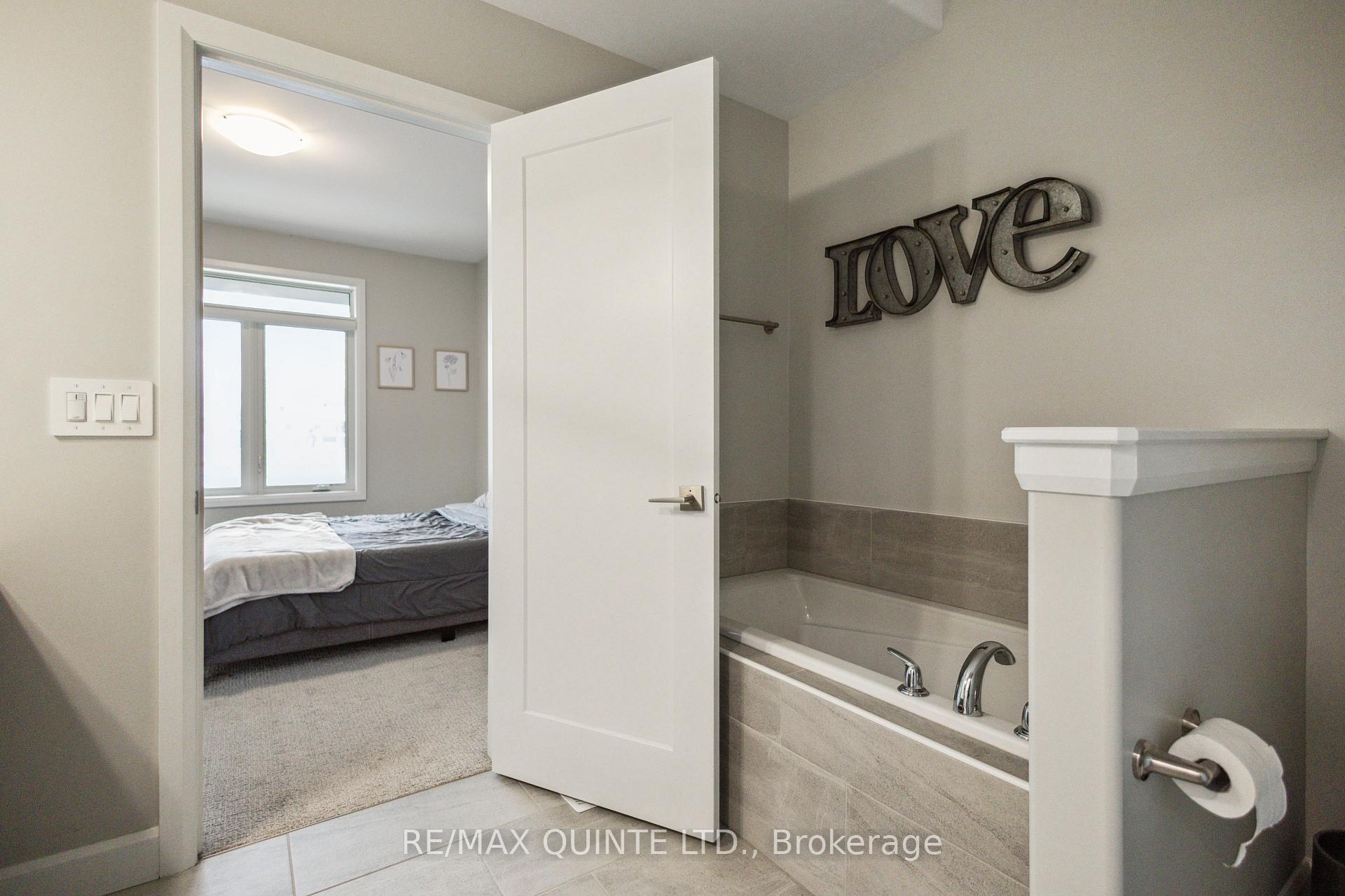 Photo 17 of 70 Riverstone Way, Belleville, Thurlow Ward — HOMEH