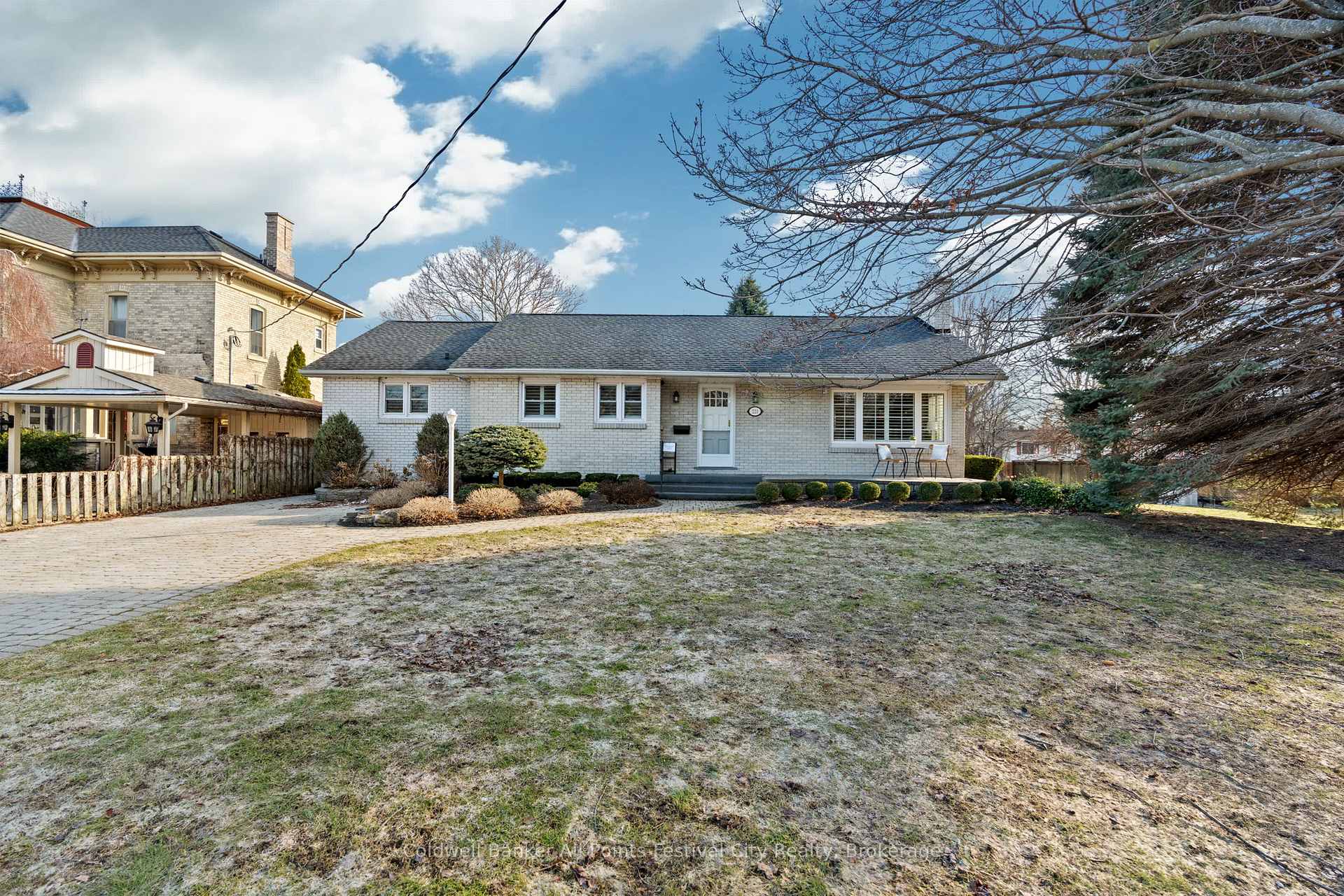 Photo 1 of 221 Elgin Avenue W, Goderich, Goderich (Town) — HOMEH