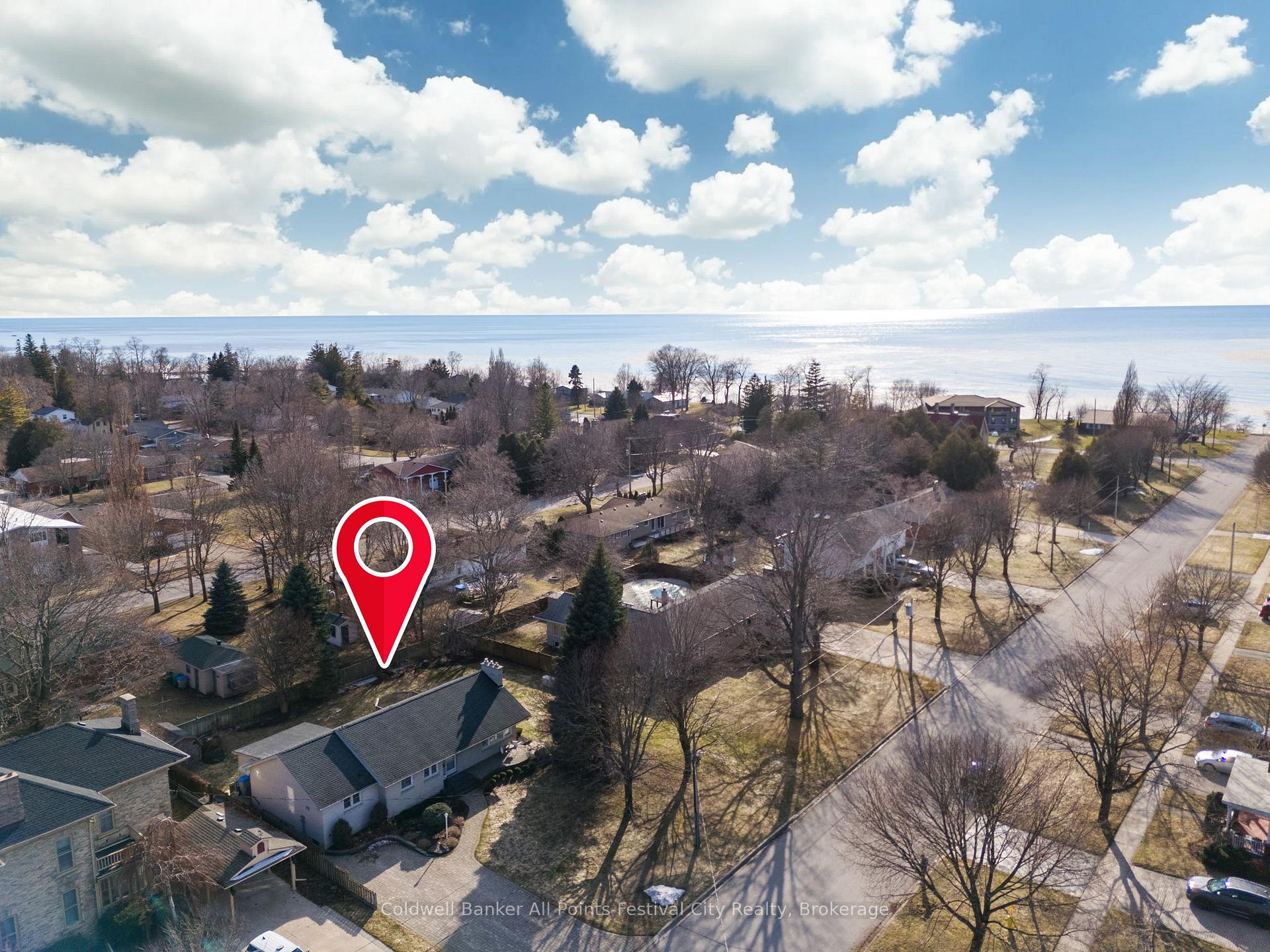 Photo 2 of 221 Elgin Avenue W, Goderich, Goderich (Town) — HOMEH