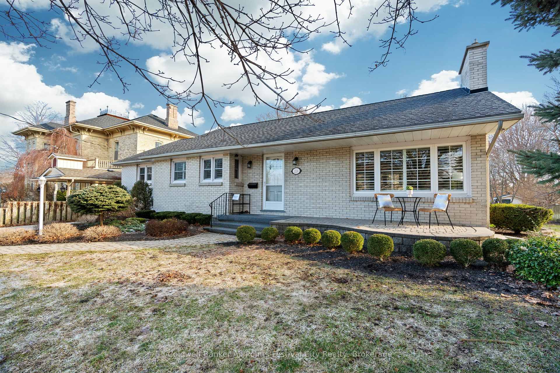 Photo 3 of 221 Elgin Avenue W, Goderich, Goderich (Town) — HOMEH