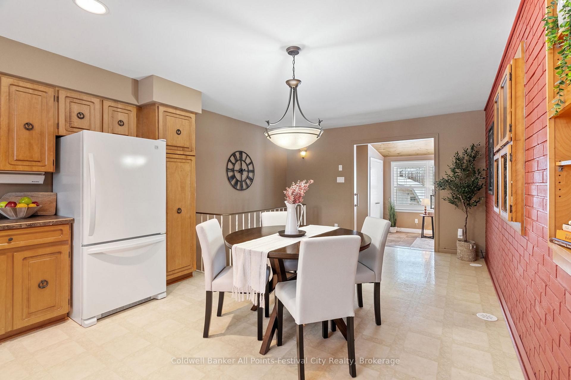 Photo 16 of 221 Elgin Avenue W, Goderich, Goderich (Town) — HOMEH