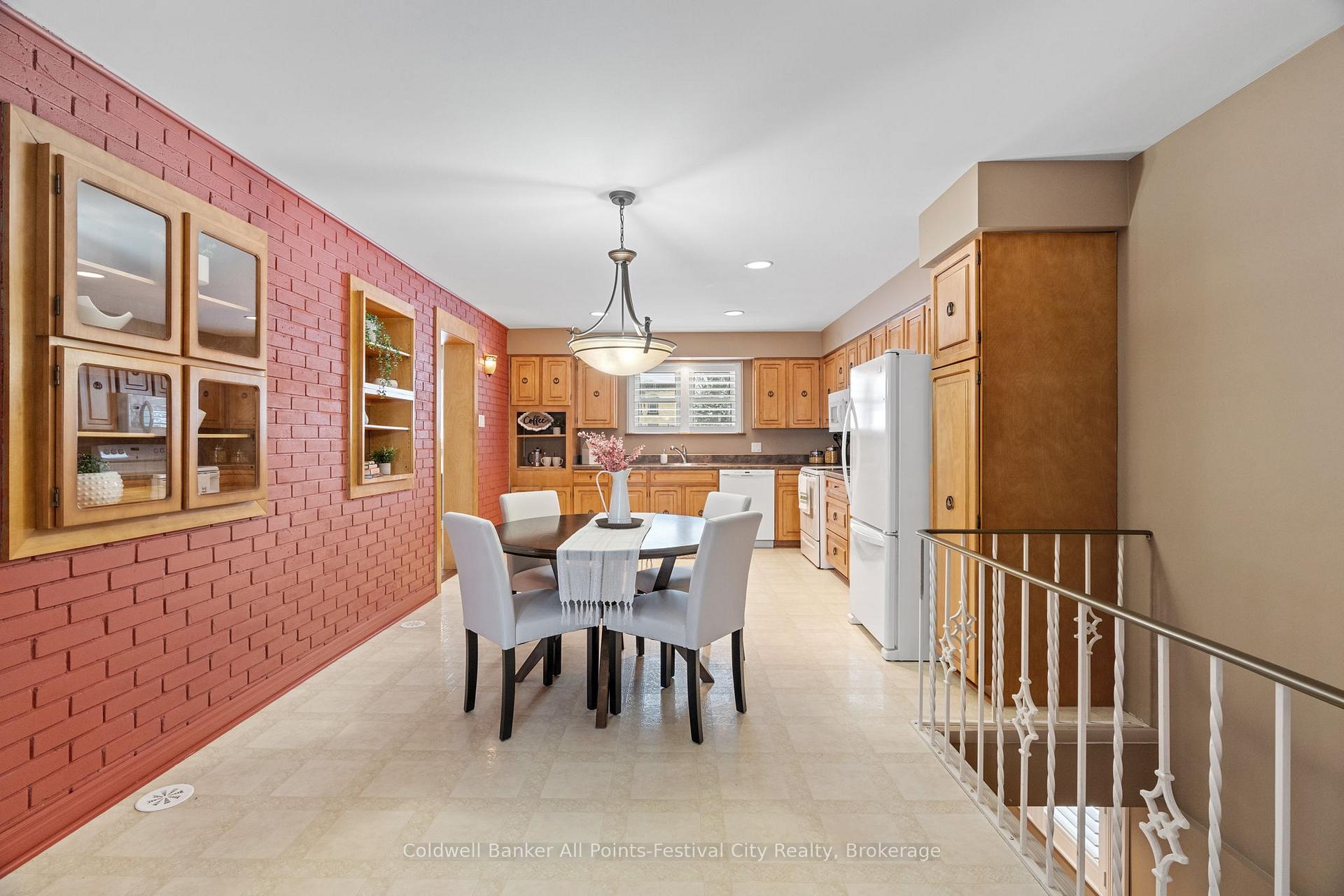 Photo 17 of 221 Elgin Avenue W, Goderich, Goderich (Town) — HOMEH