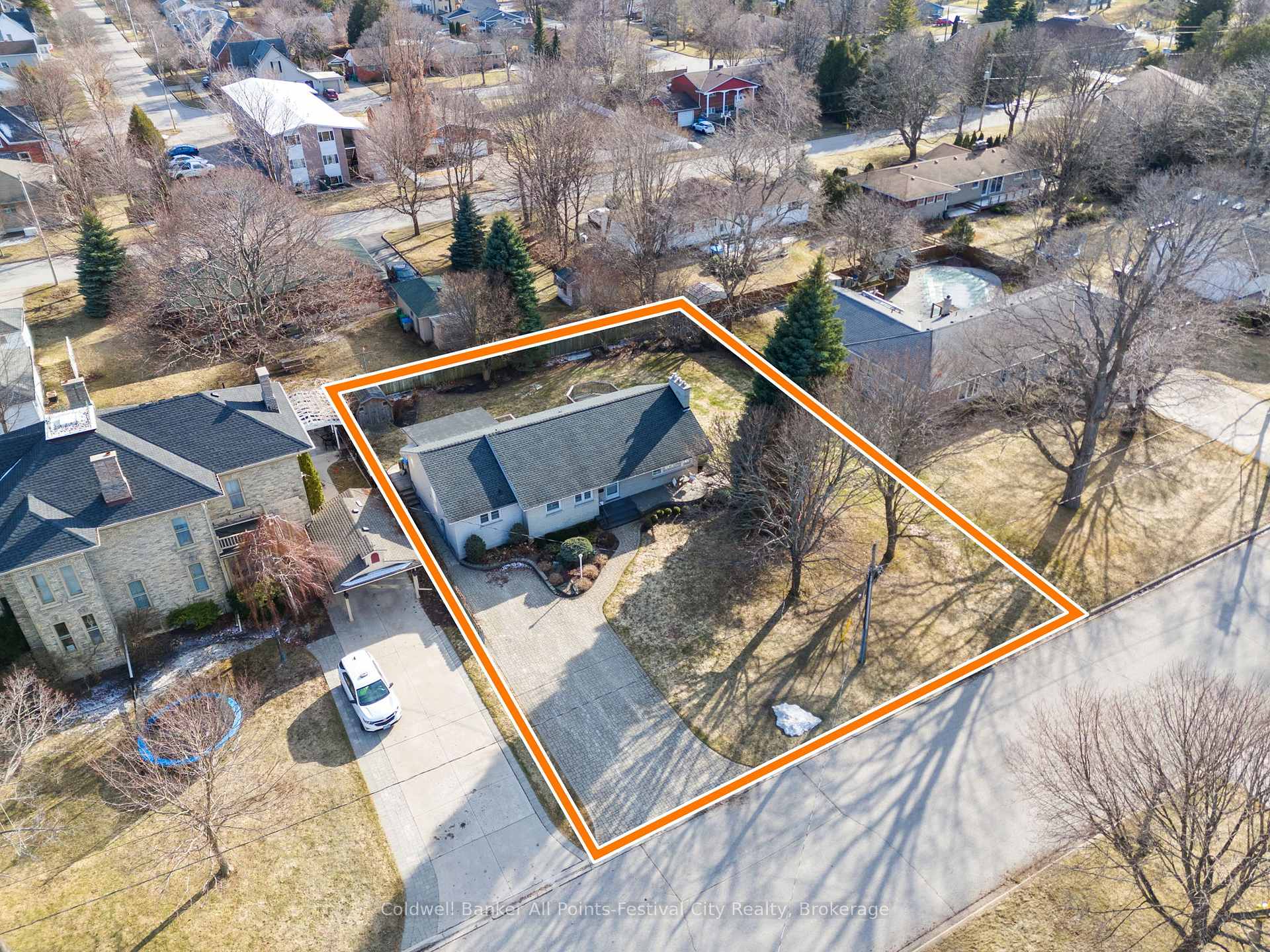 Photo 38 of 221 Elgin Avenue W, Goderich, Goderich (Town) — HOMEH