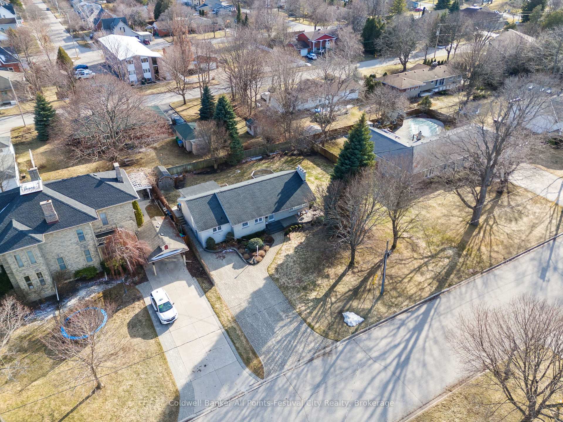 Photo 41 of 221 Elgin Avenue W, Goderich, Goderich (Town) — HOMEH