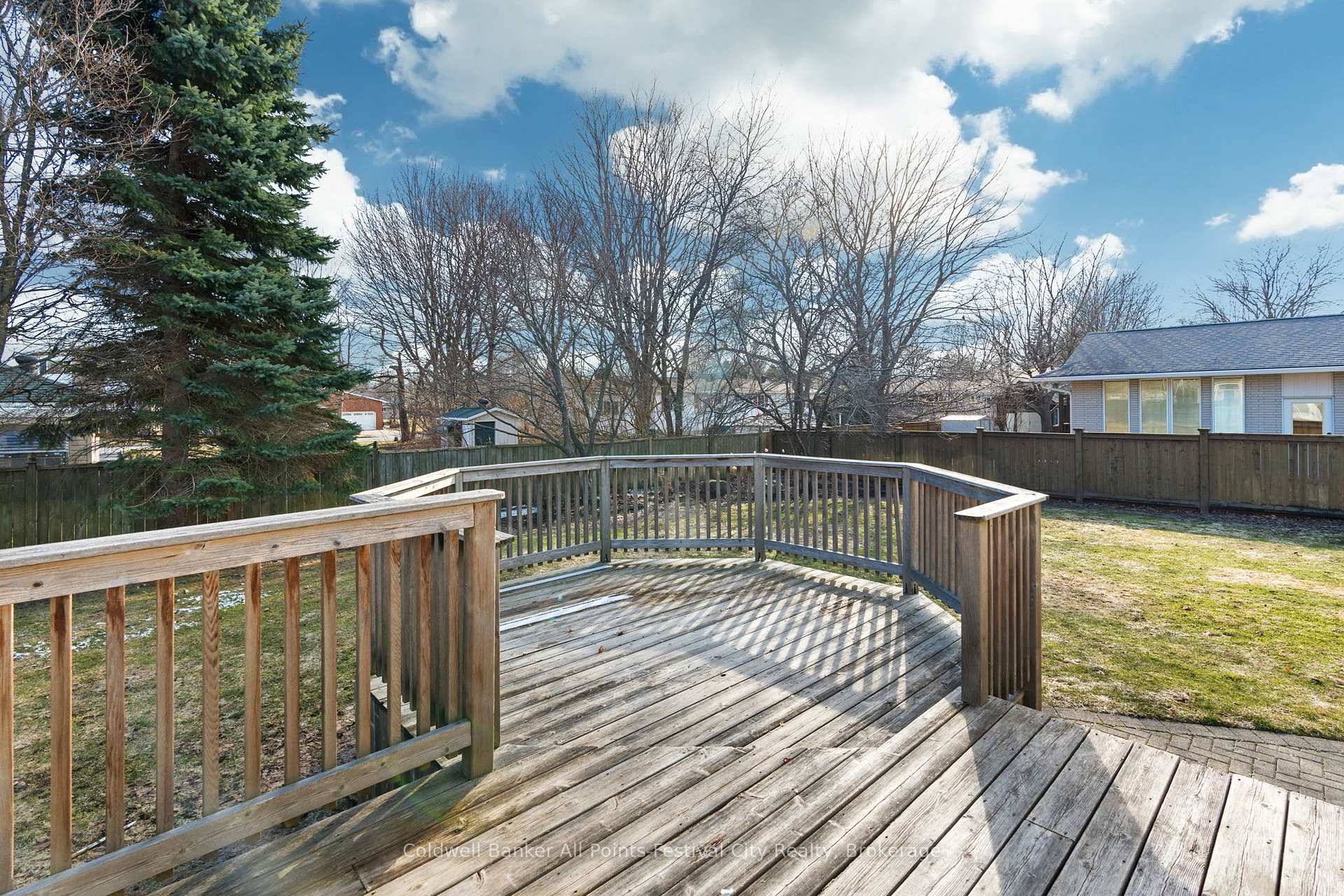 Photo 45 of 221 Elgin Avenue W, Goderich, Goderich (Town) — HOMEH