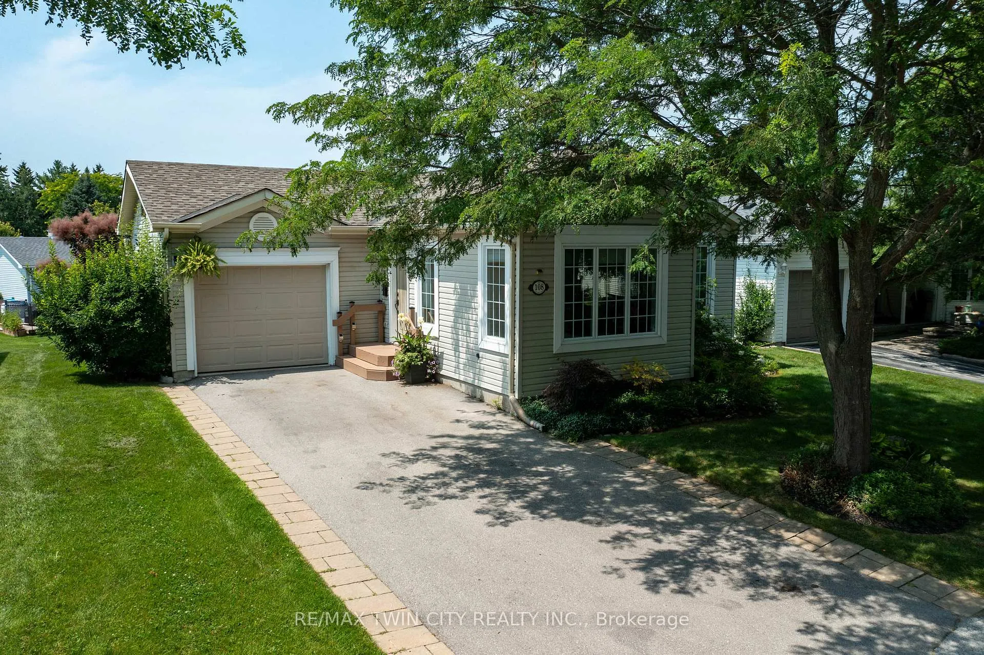 Photo 1 of 108 Glenariff Drive, Hamilton, Freelton — HOMEH