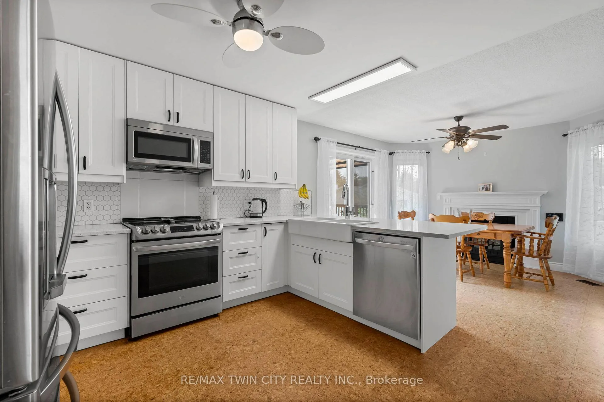 Photo 4 of 108 Glenariff Drive, Hamilton, Freelton — HOMEH