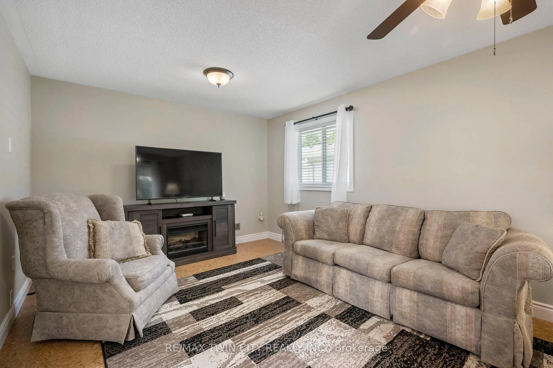 Photo 10 of 108 Glenariff Drive, Hamilton, Freelton — HOMEH