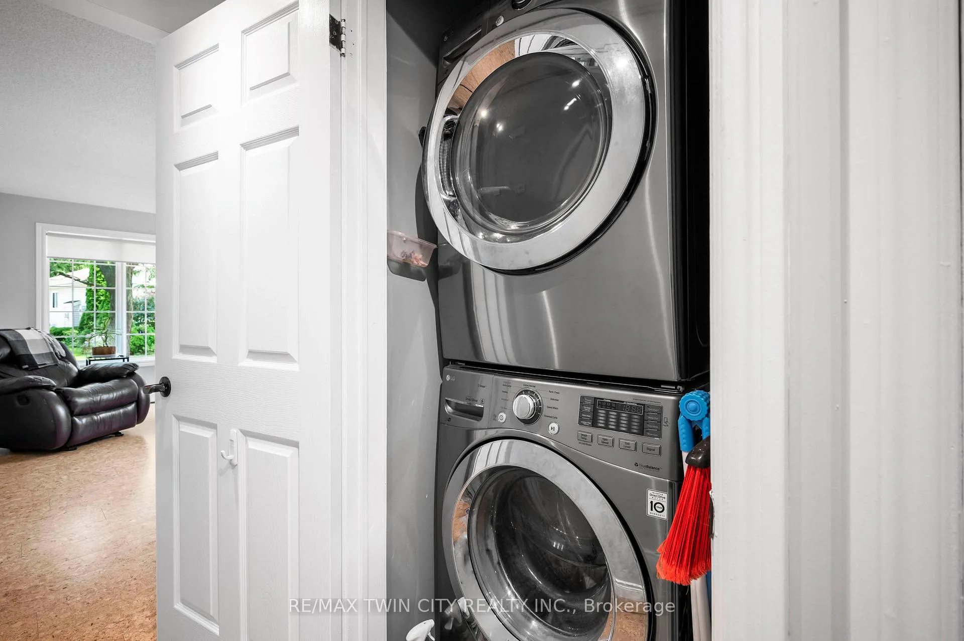 Photo 16 of 108 Glenariff Drive, Hamilton, Freelton — HOMEH