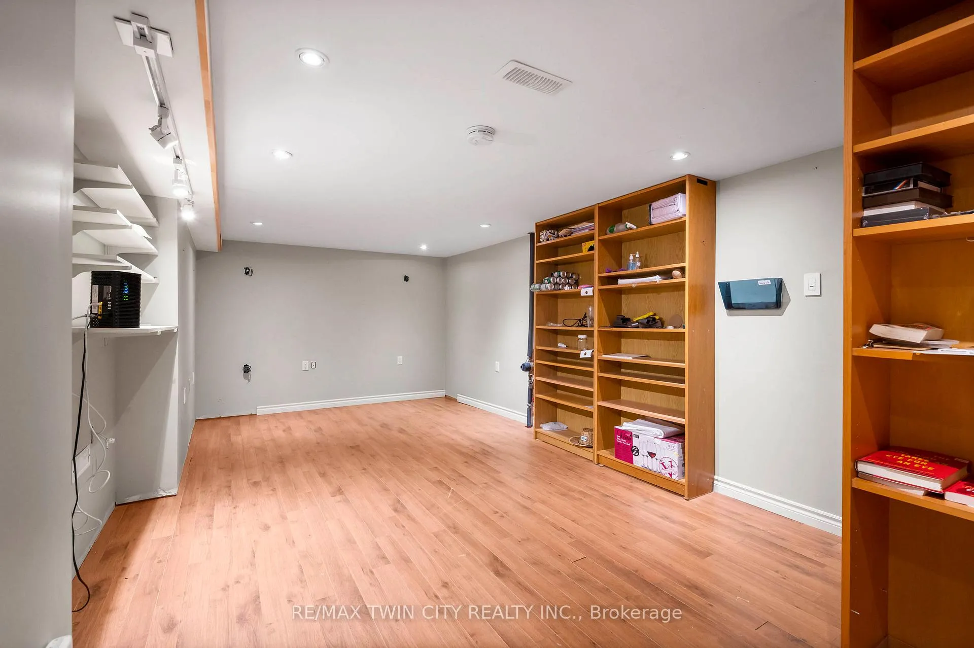 Photo 17 of 108 Glenariff Drive, Hamilton, Freelton — HOMEH