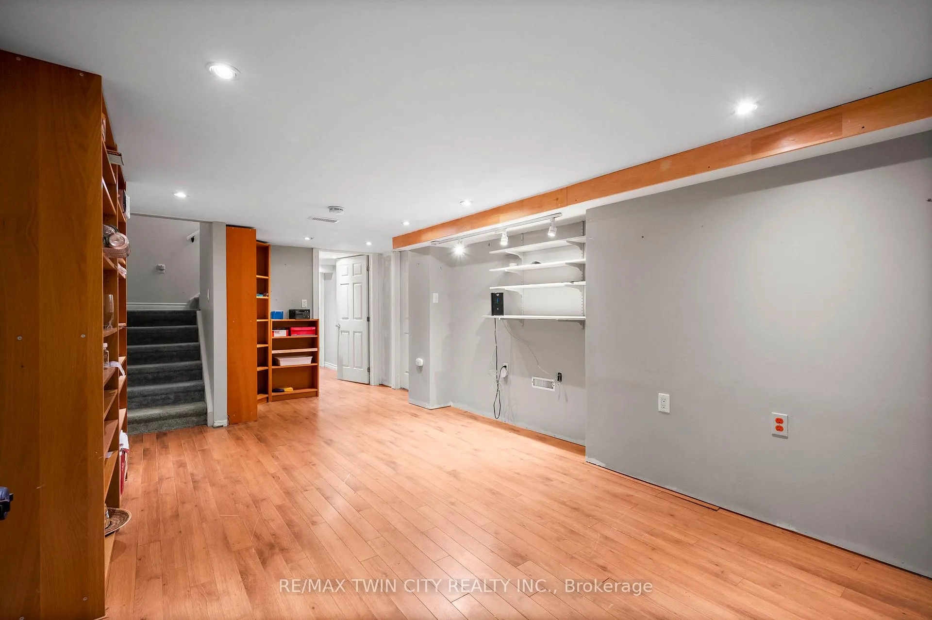 Photo 18 of 108 Glenariff Drive, Hamilton, Freelton — HOMEH