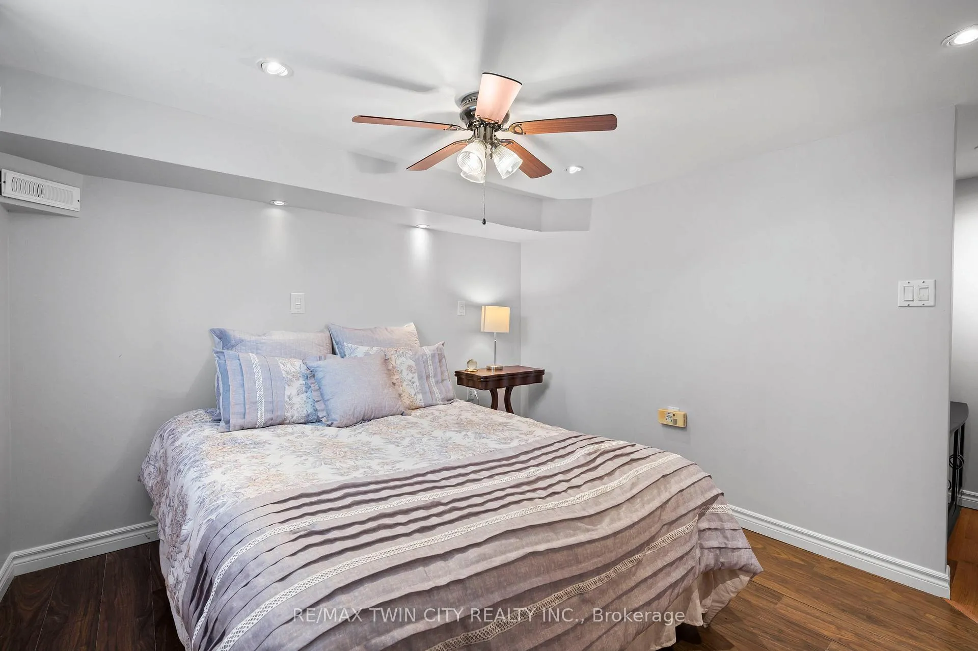 Photo 20 of 108 Glenariff Drive, Hamilton, Freelton — HOMEH