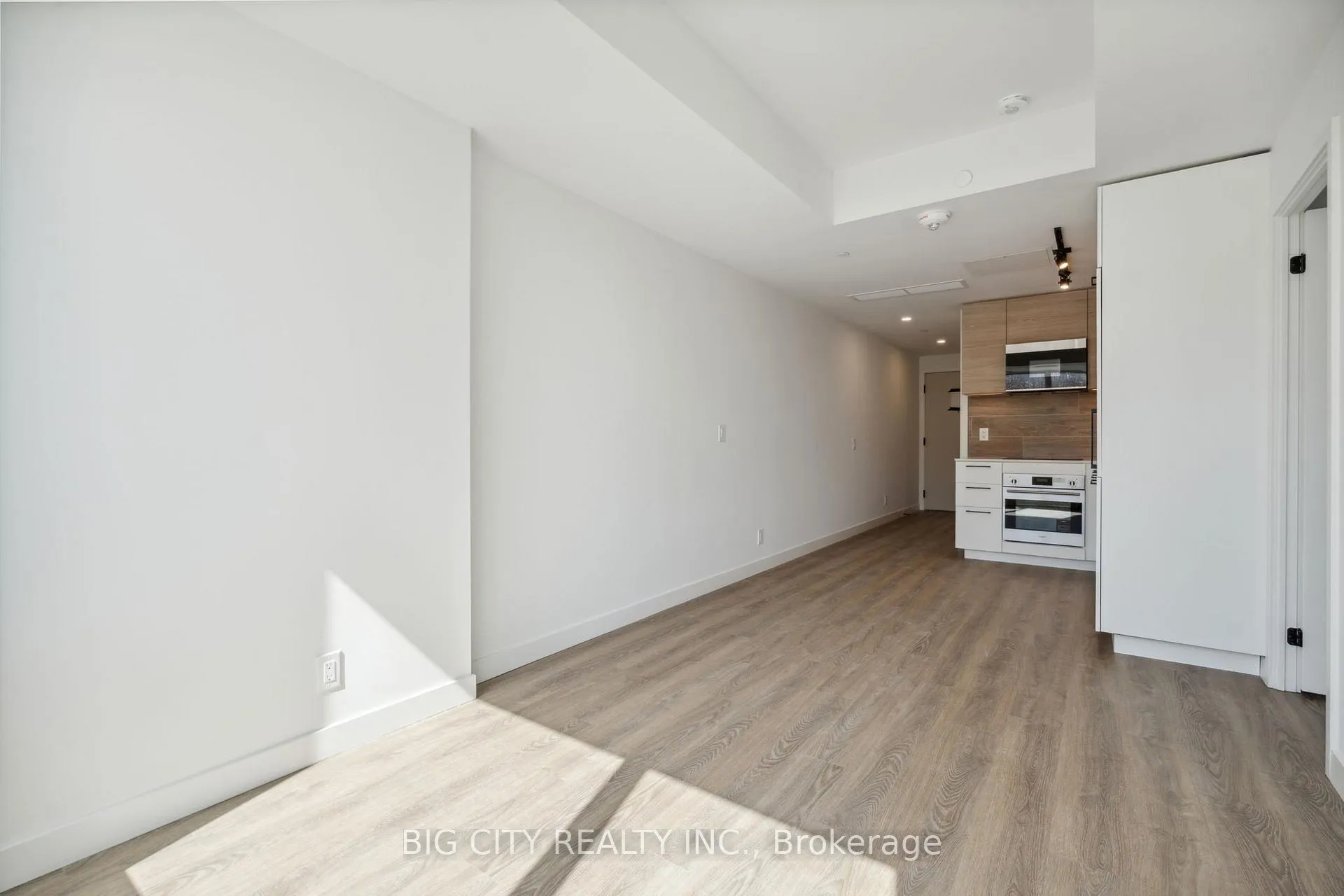Photo 5 of Unit 324, 1050 Eastern Avenue, Toronto, The Beaches — HOMEH