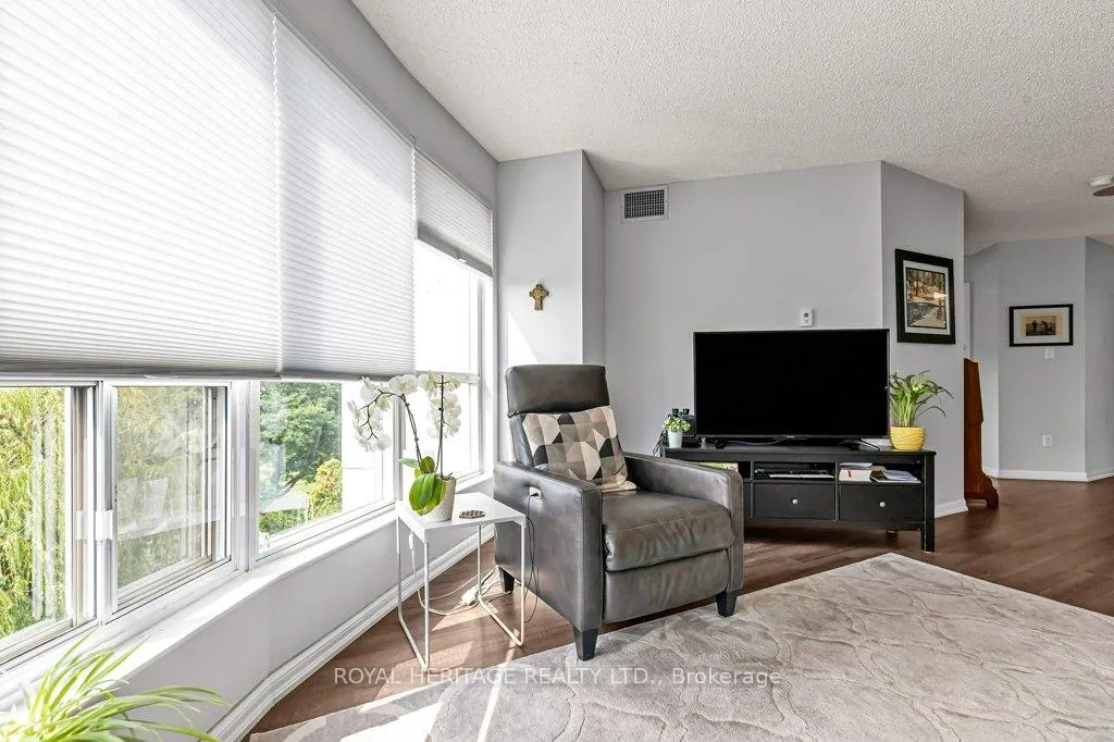 Photo 6 of Unit 607, 712 Rossland Road E, Whitby, Pringle Creek — HOMEH