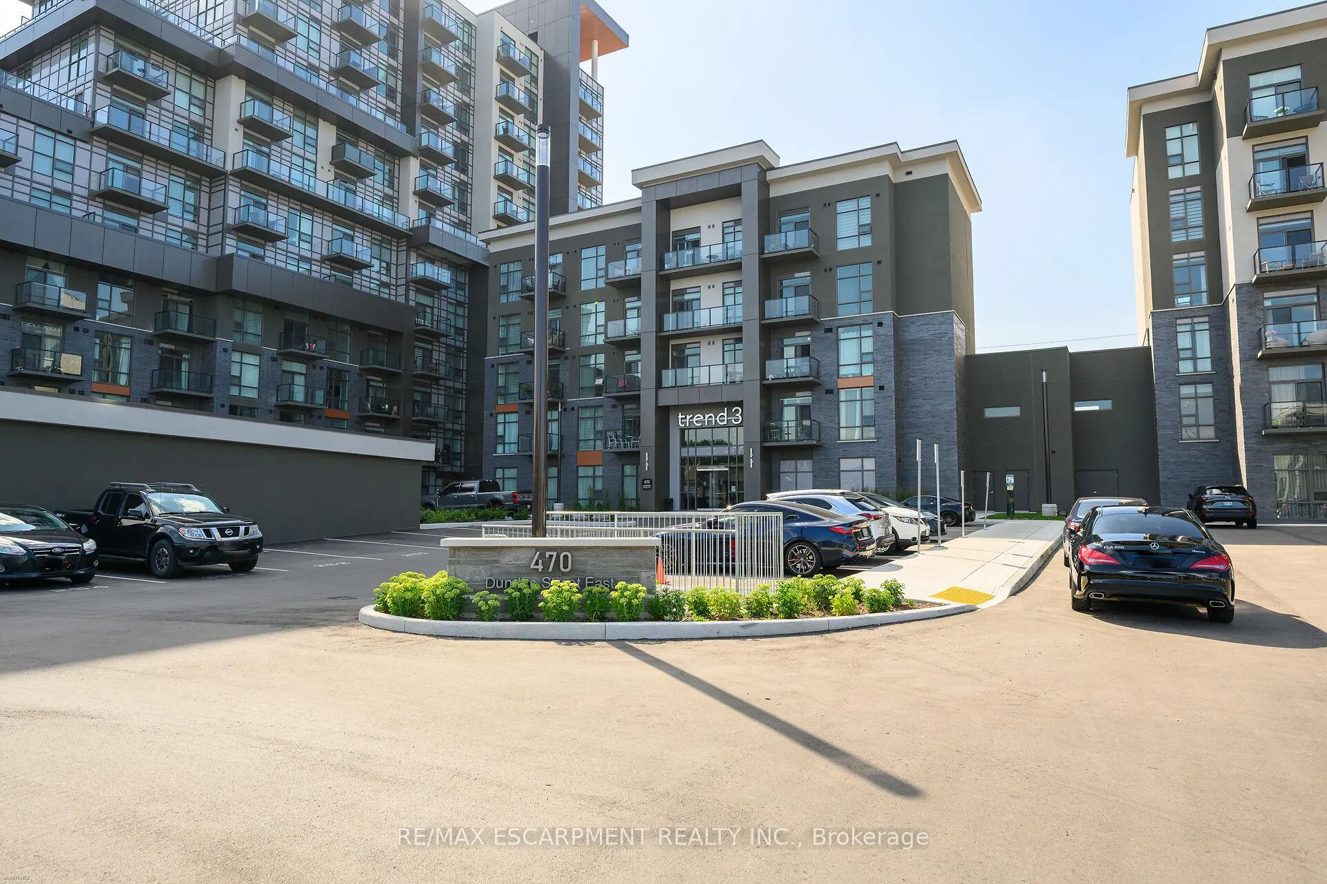 Front of Unit 416, 470 Dundas Street E