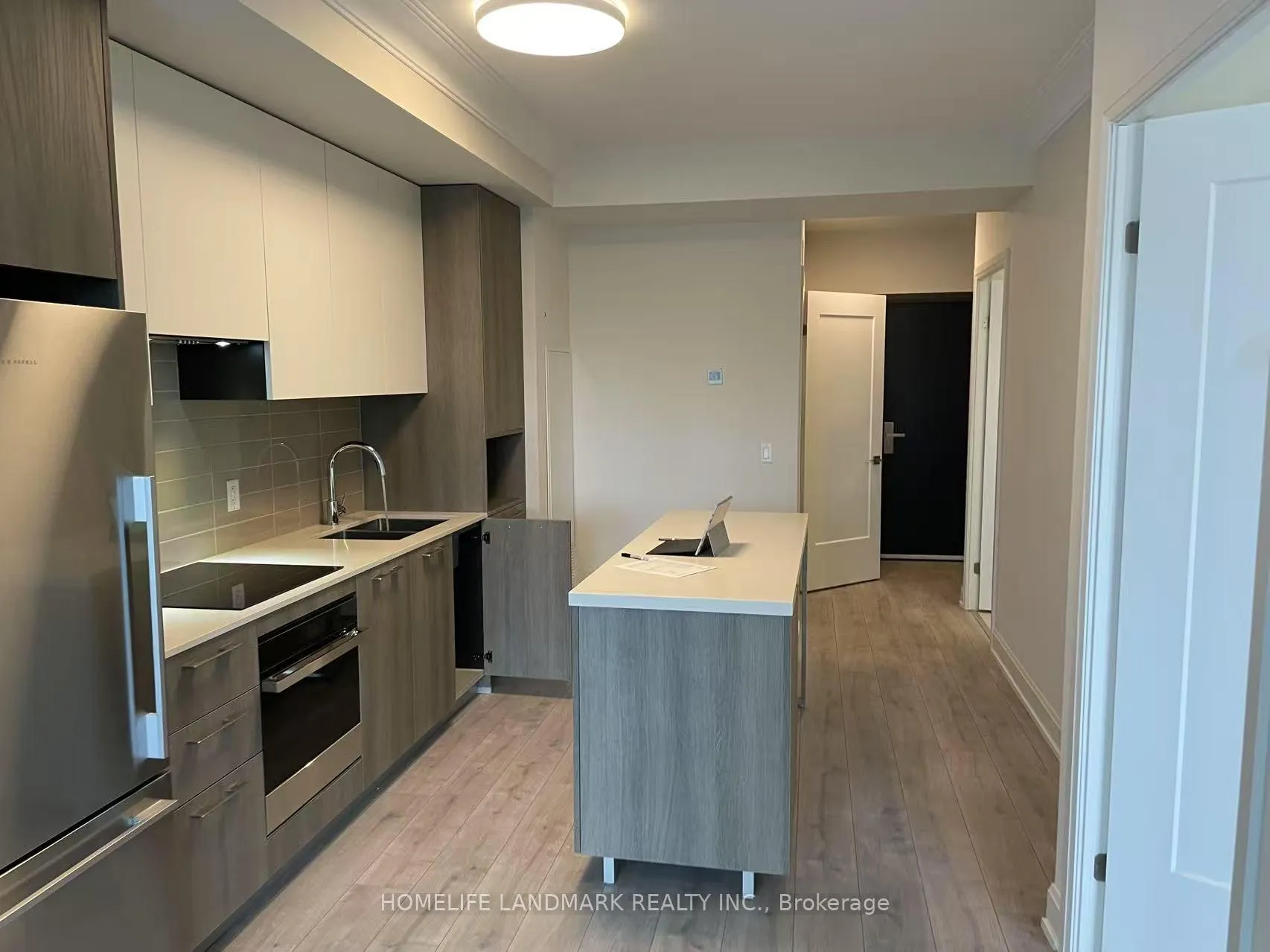 Photo 4 of Unit 706, 8 water walk Drive S, Markham, Unionville — HOMEH